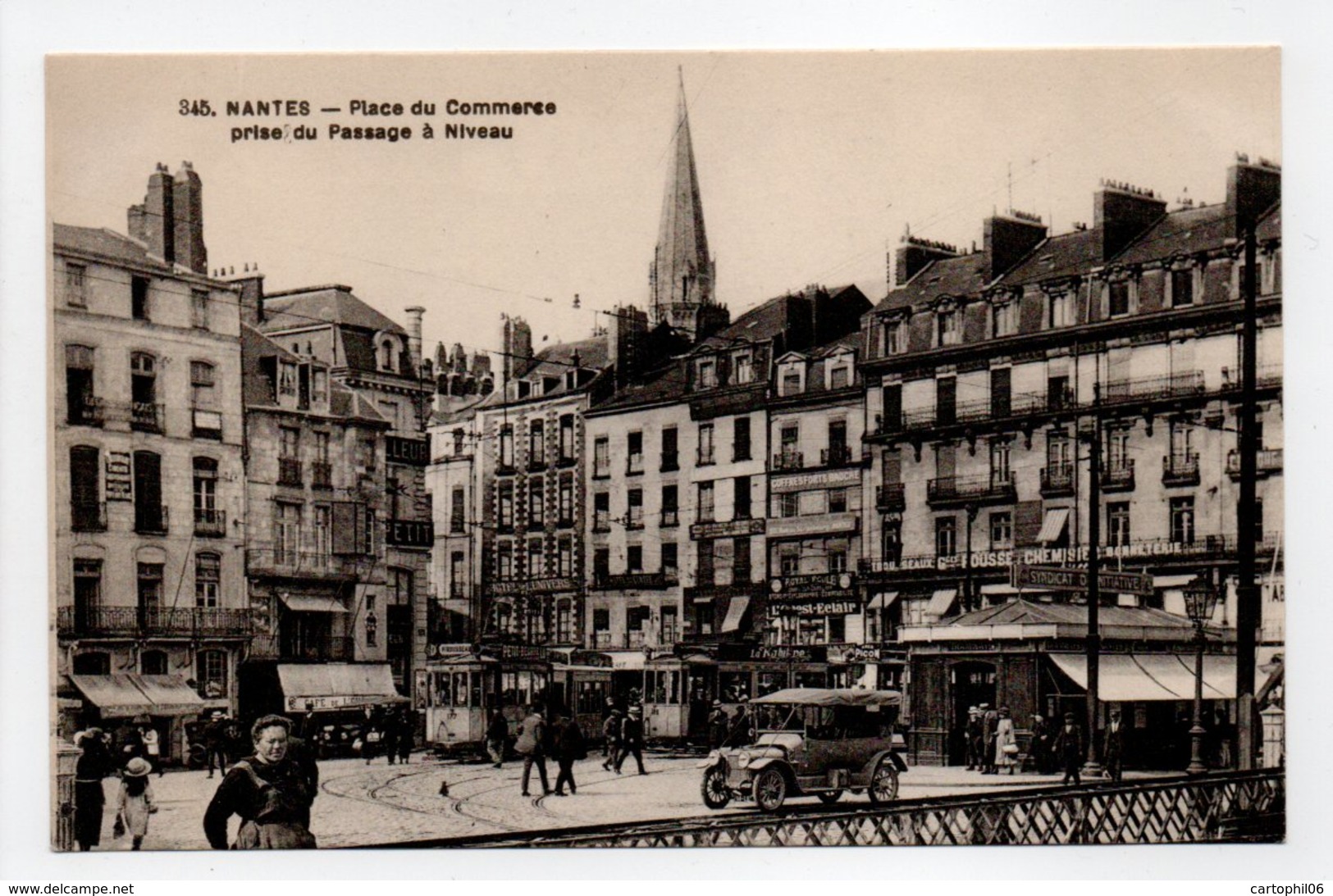 - CPA NANTES (44) - Place Du Commerce Prise Du Passage à Niveau (belle Animation) - Edition Chapeau 345 - - Nantes