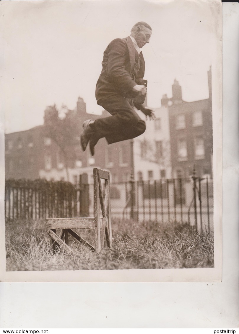 86 YEAR OLD ATHLETE MR JAMES CRAGG LAMBETH ROAD   25*20 CM Fonds Victor FORBIN 1864-1947 - Sin Clasificación