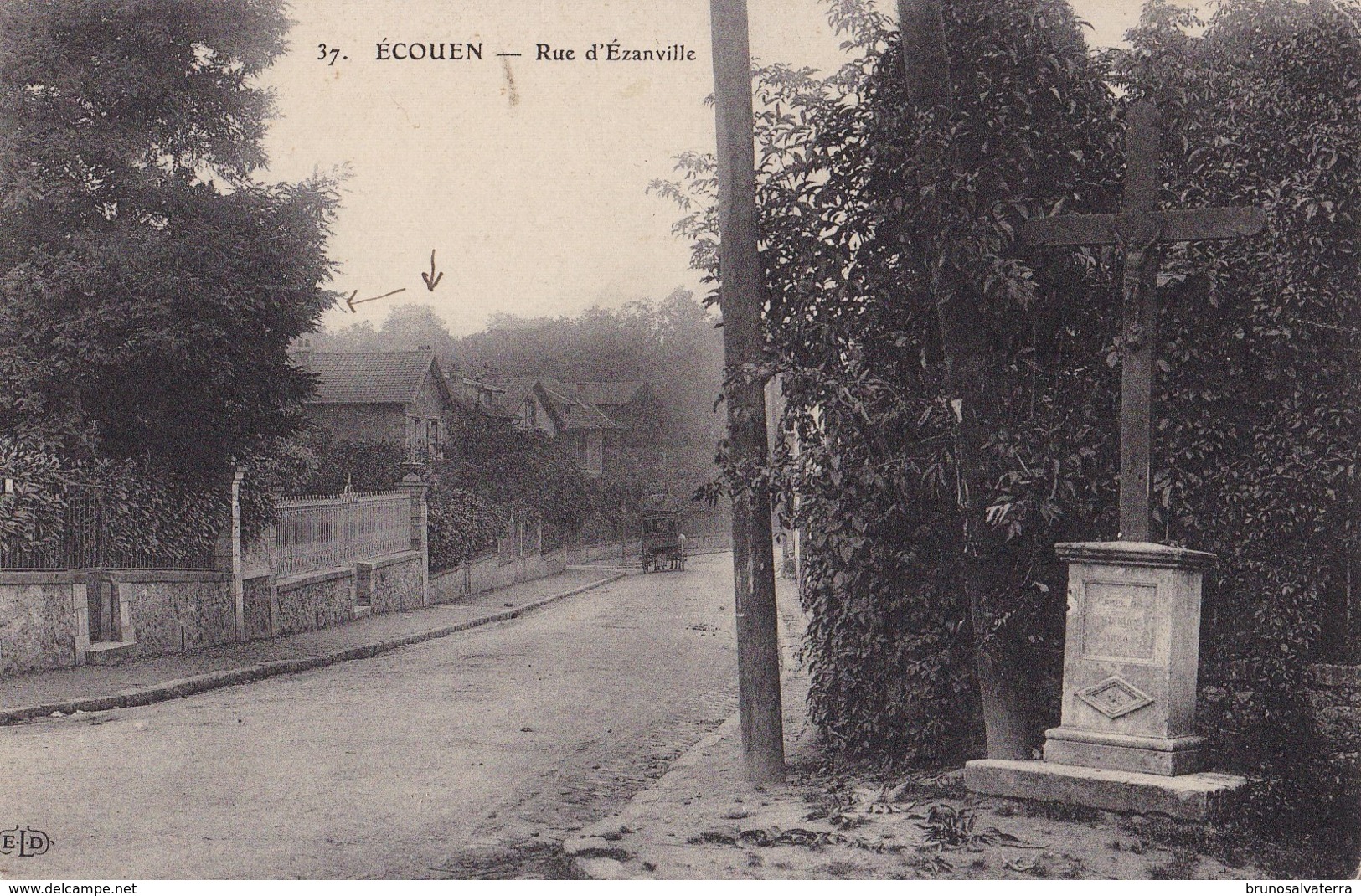 ECOUEN - Rue D'Ezanville - Ecouen