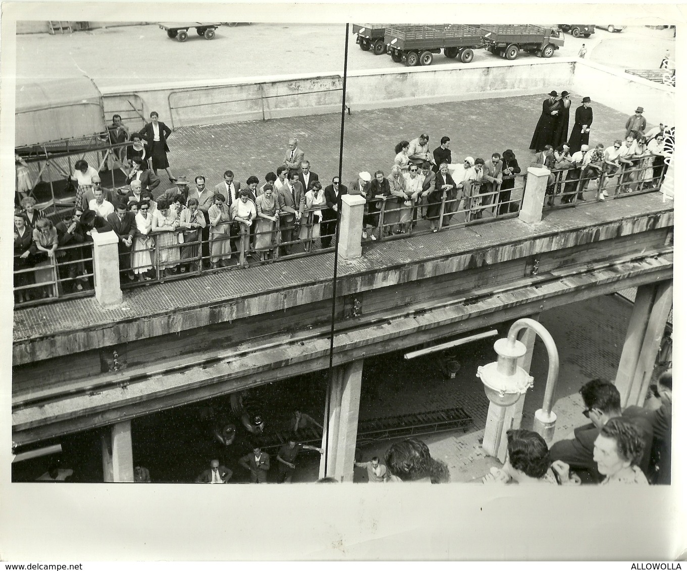 3992 "PARTENZA T/N ANDREA DORIA DALLA STAZIONE MARITTIMA DI GENOVA"AUTOCARRI '50 FOTO ORIG. - Luoghi