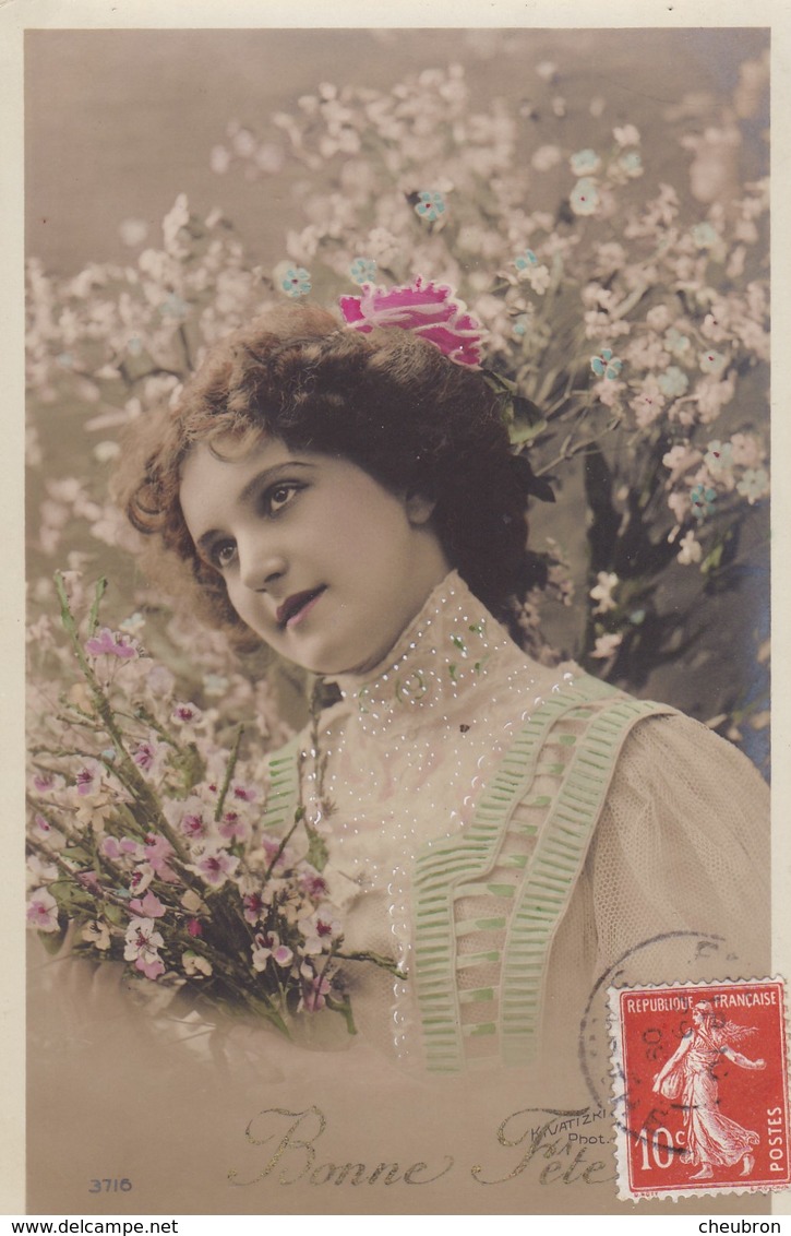 CARTE FANTAISIE. CPA COLORISEE. PORTRAIT DE JEUNE FEMME ET FLEURS DE PRINTEMPS POUR UNE " BONNE FETE " ANNEE 1909 - Femmes