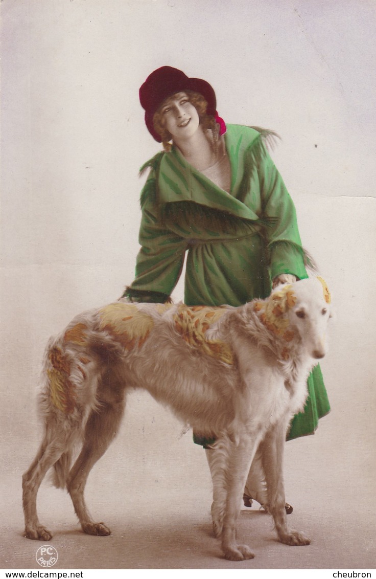 CARTE FANTAISIE. CPA  PORTRAIT DE JEUNE FEMME ET CHIEN BARZOÏ . ANNEE 1921 + TEXTE - Femmes