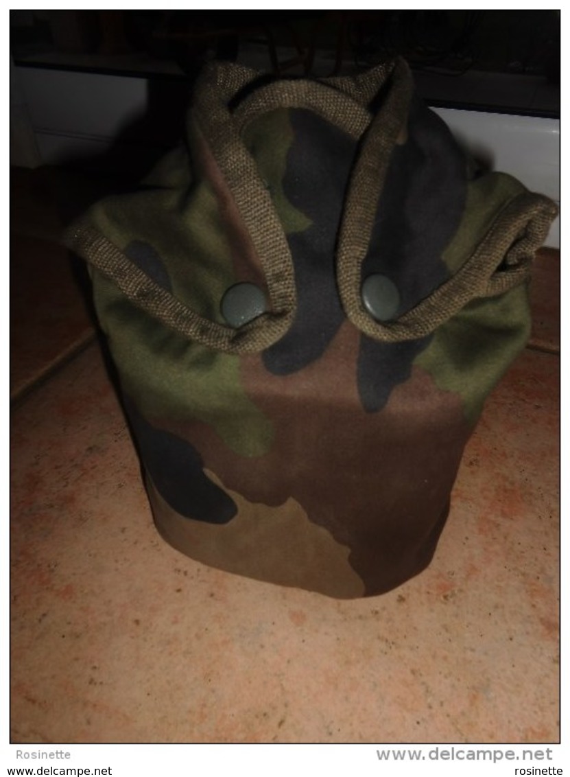 QUART 1997 ( Neuf )  +  Sacoche Protection  Tissu Camouflage 1998   - Voir Les Photos - Equipement