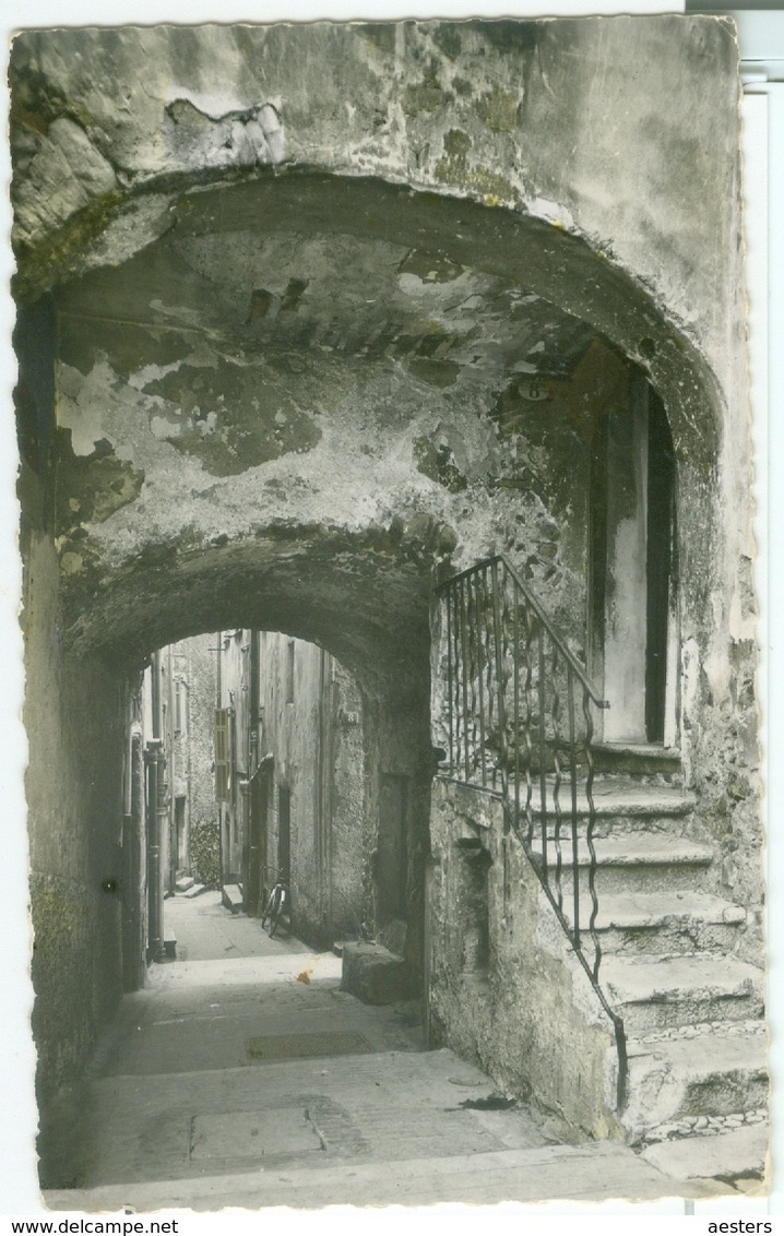 Menton; Une Ancienne Rue De La Vieille Ville - Non Voyagé. (S.E.P.T. - Nice) - Menton