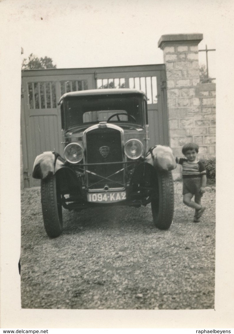 Snapshot Enfant Avec Peugeot 201 Voiture Automobile Vintage France Plaque - Automobiles