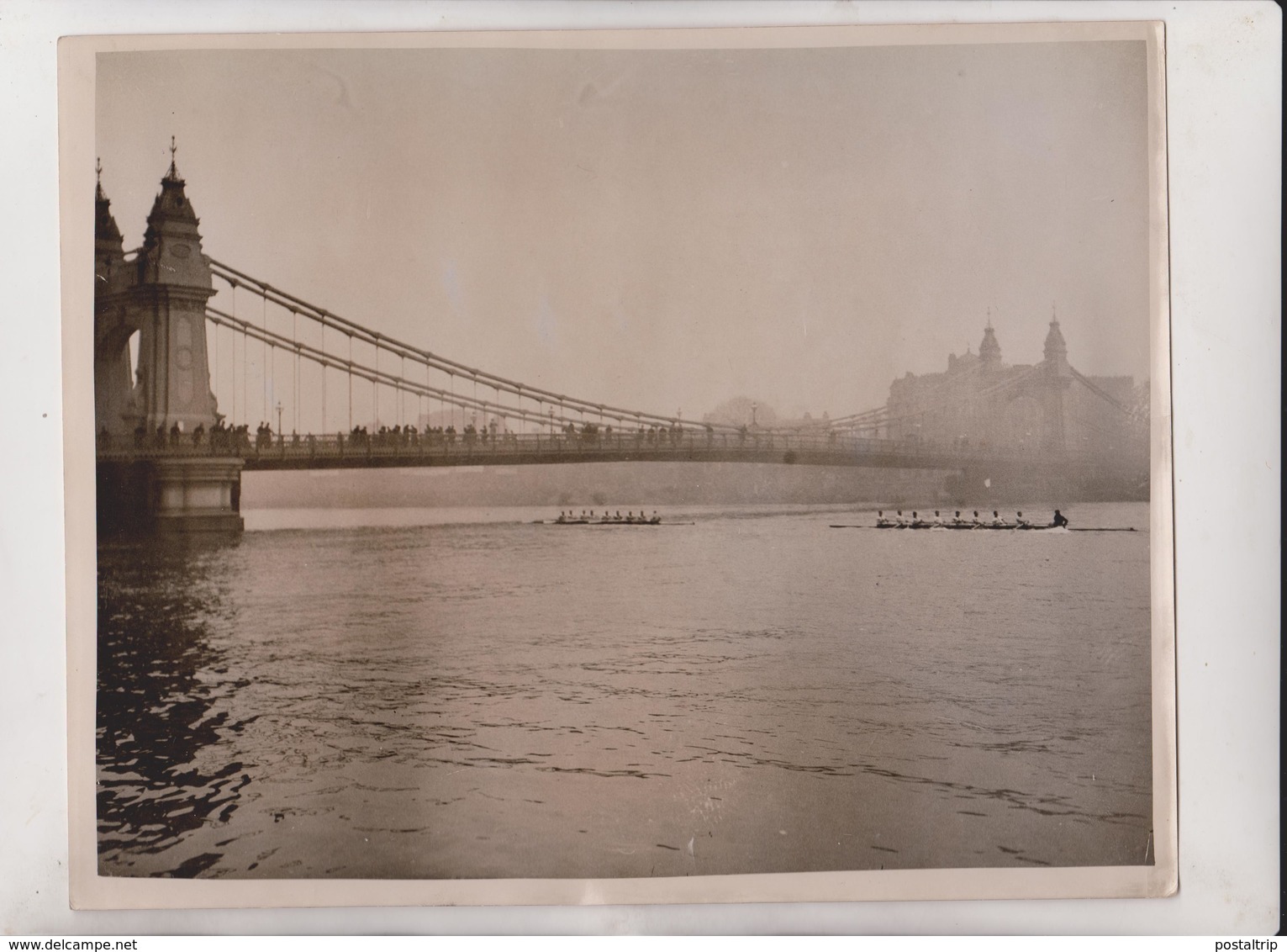 LONDON 1922 CAMBRIDGE LEADING Hammersmith Bridge RIVER THAMES REGATTA BOAT RACE  25*20CM Fonds Victor FORBIN 1864-1947 - Lugares