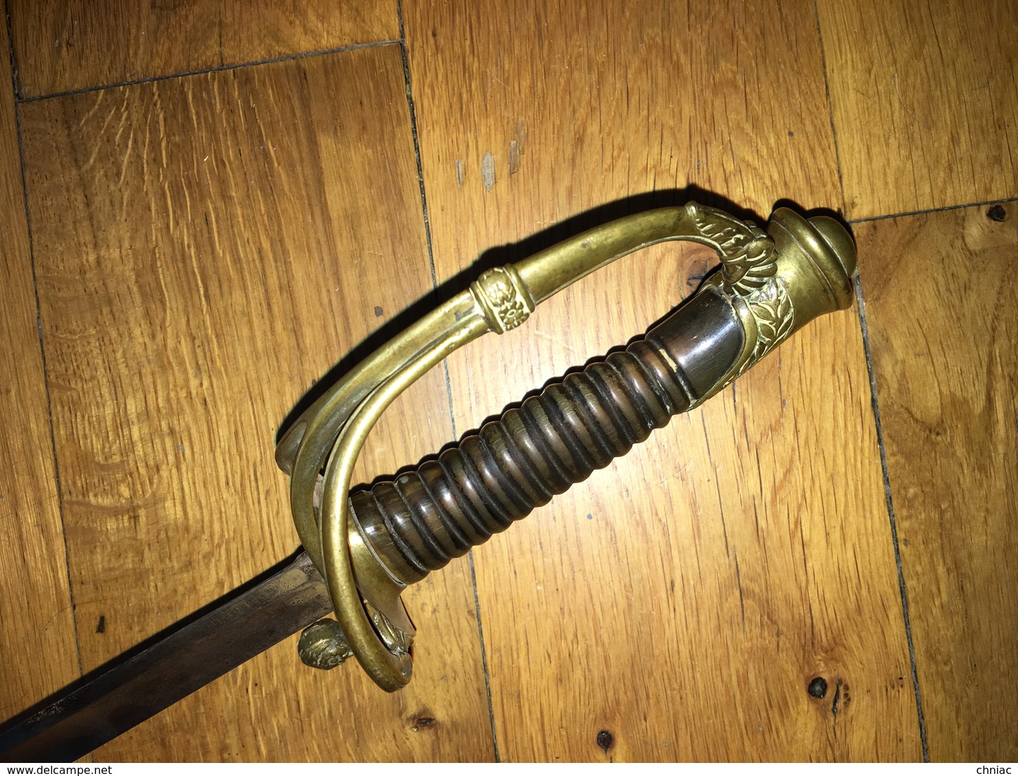 SABRE REGLEMENTAIRE FRANÇAIS D’OFFICIER D’INFANTERIE MODELE 1821. MANUFACTURE DE KLINGENTHAL. AVEC FOURREAU CUIR