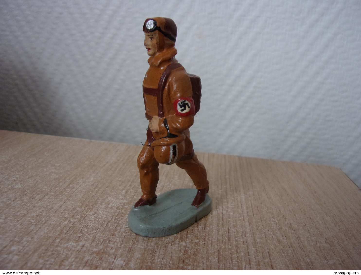 Nazi Aviator - WW Militaria German Brown Uniforms - Old Elastolin, LINEOL - Militaires