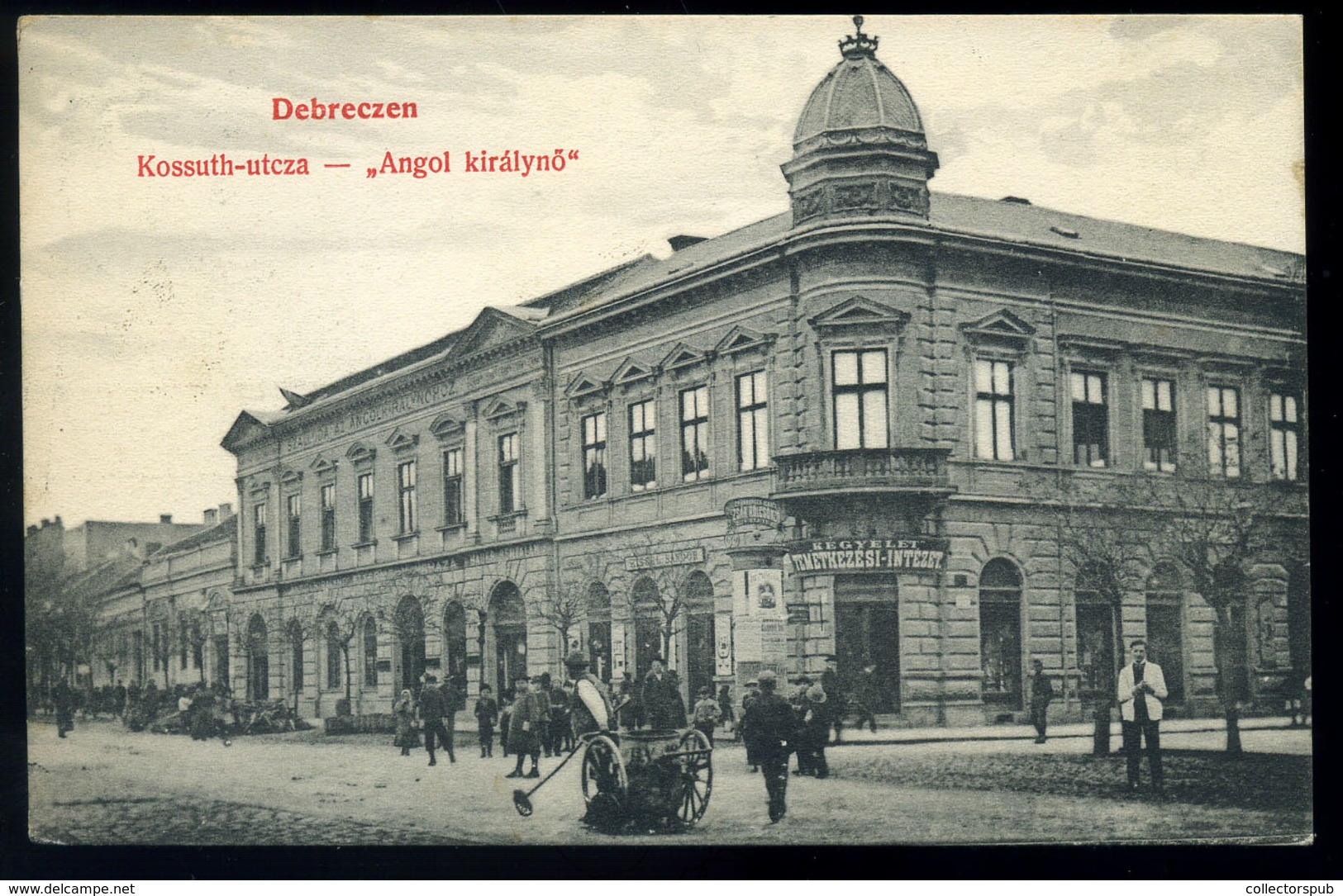 DEBRECEN 1908. Kossuth Utca, Angol Királynő Szálloda, Kegyelet Temetkezési Intézet, Hauer Bertalan üzlete, Utcaseprő. If - Hongarije