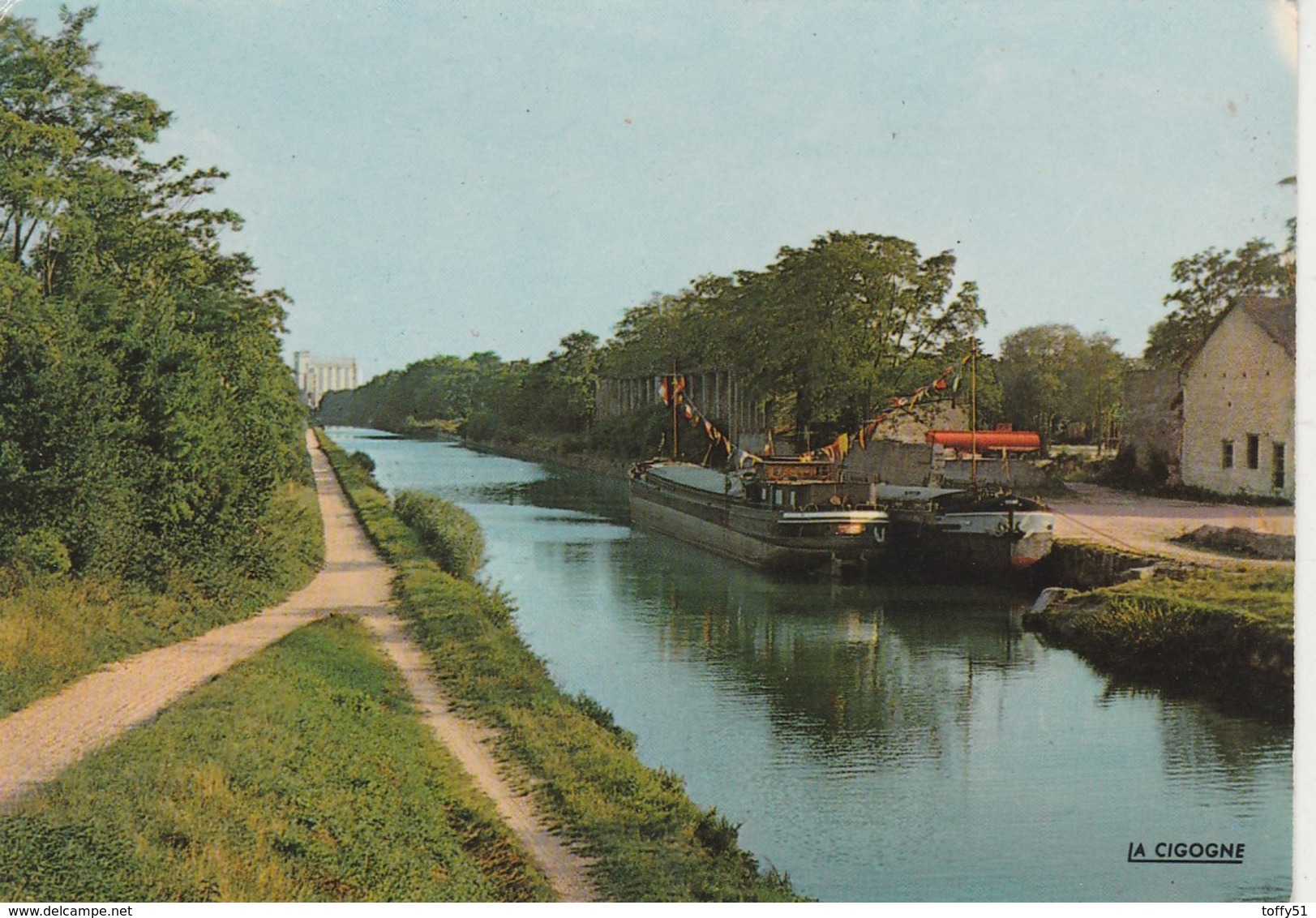 CPM:DEUX PÉNICHES CANAL DE LA MARNE VITRY LE FRANÇOIS (51) - Péniches