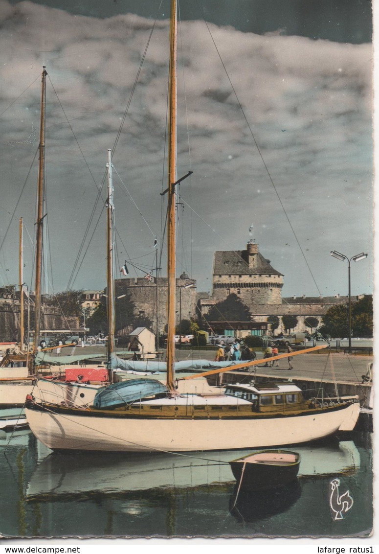 Saint Malo Le Port Des Yachts Et Le Chateau - Saint Malo