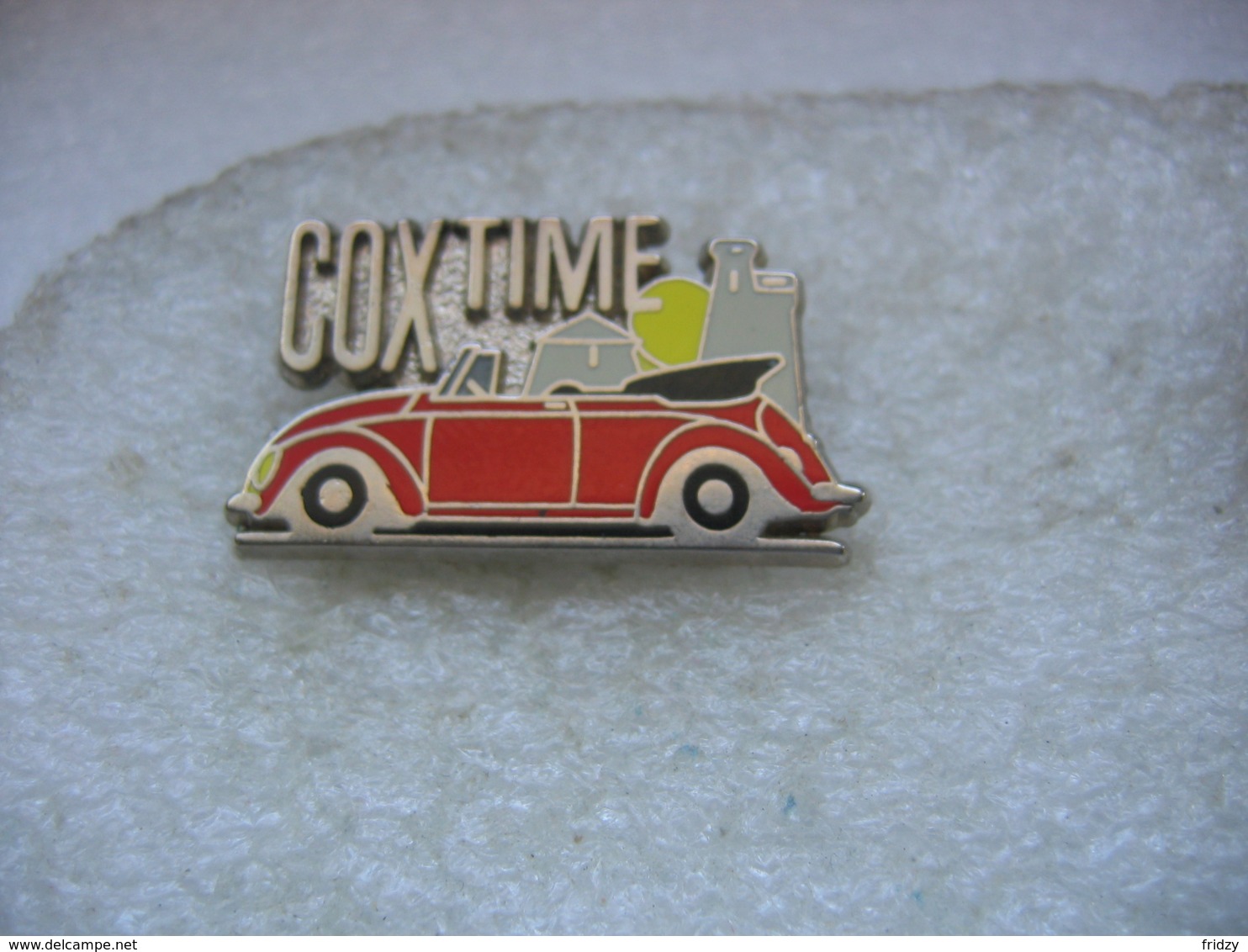 Pin's COXtime. Coccinelle De Chez Wolkswagen Décapotée. Océan VW Club - Volkswagen