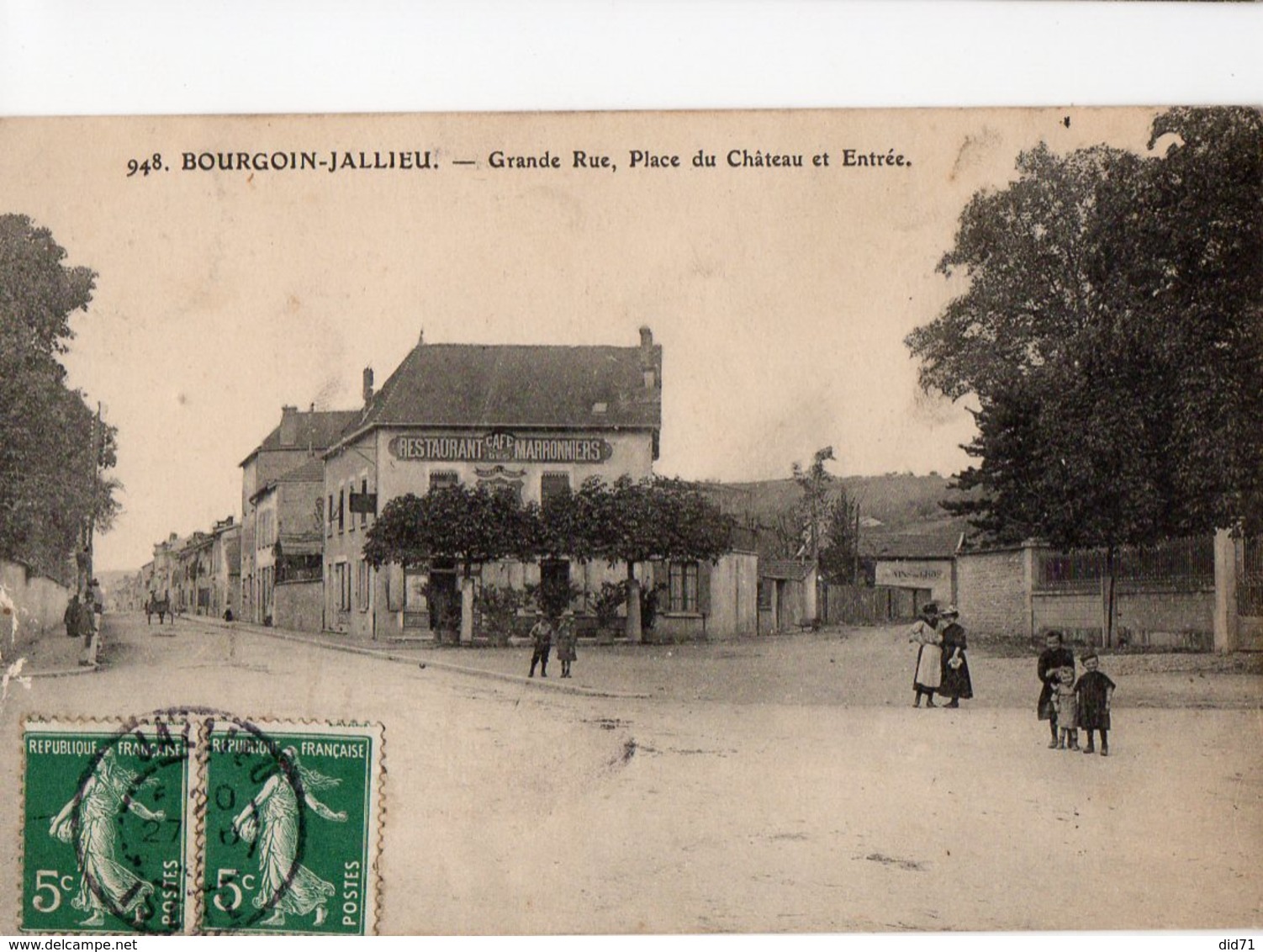 BOURGOIN - JALLIEU - Grande Rue  - Place Du Château Et Entrée - - Bourgoin