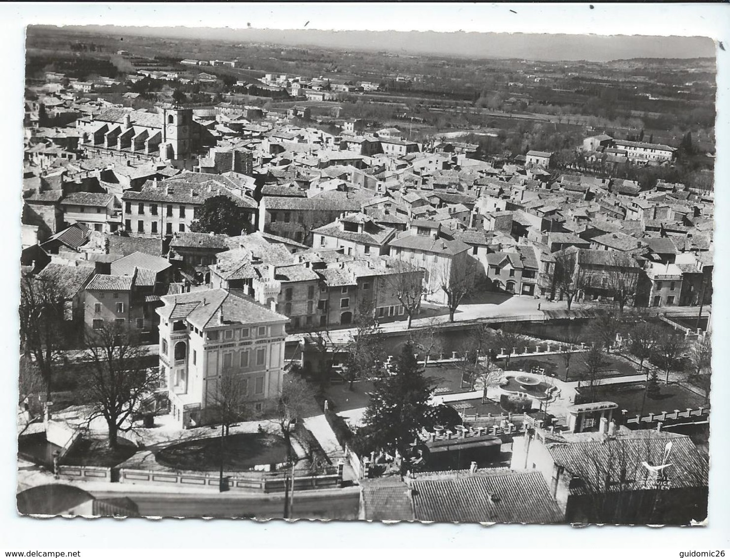 Isle Sur Sorgue ,la Caisse D'epargne,la Poste Et L'eglise - L'Isle Sur Sorgue