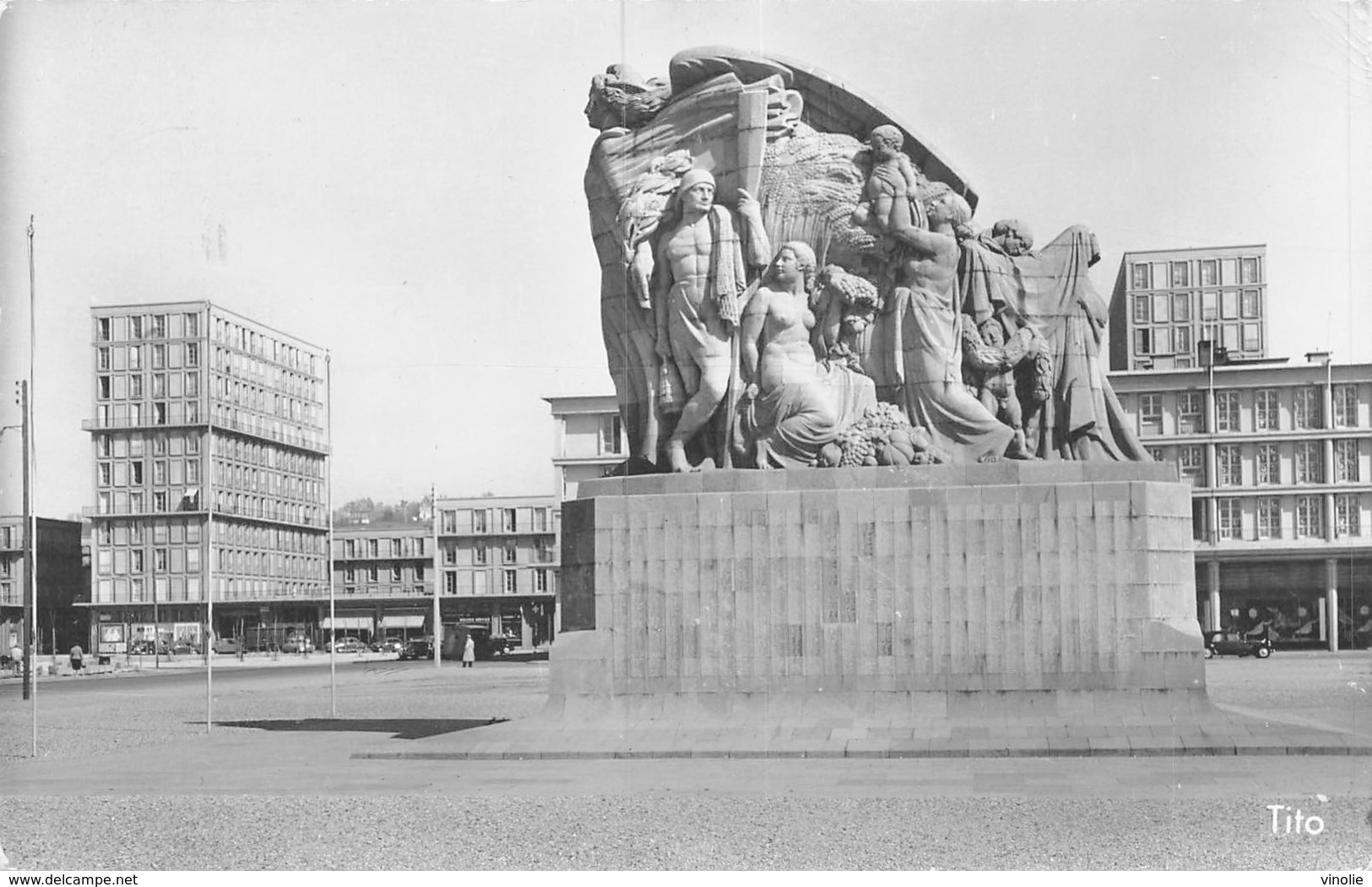 PIE-FO -19-5942 : LE HAVRE. PLACE GAMBETTA. LE MONUMENT. - Unclassified