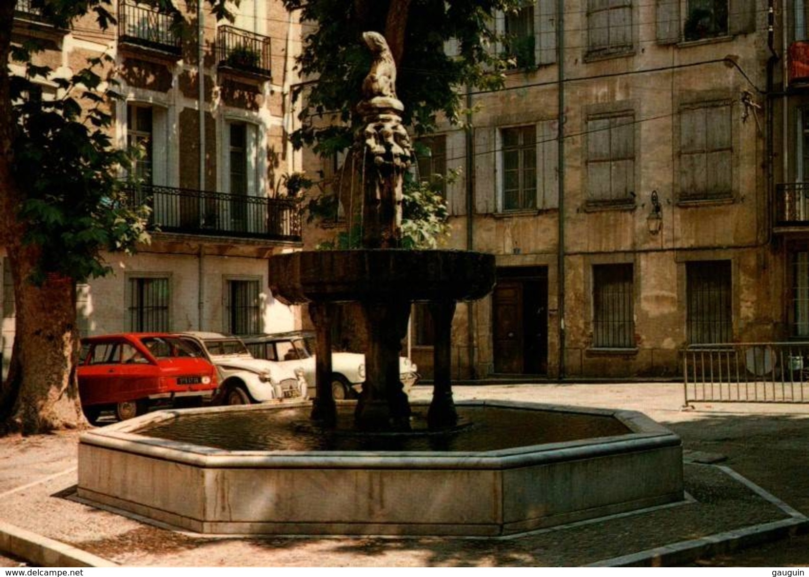 CPM - CERET - Vue De La VILLE - Voitures Citroën 2CV DS ... - Toerisme