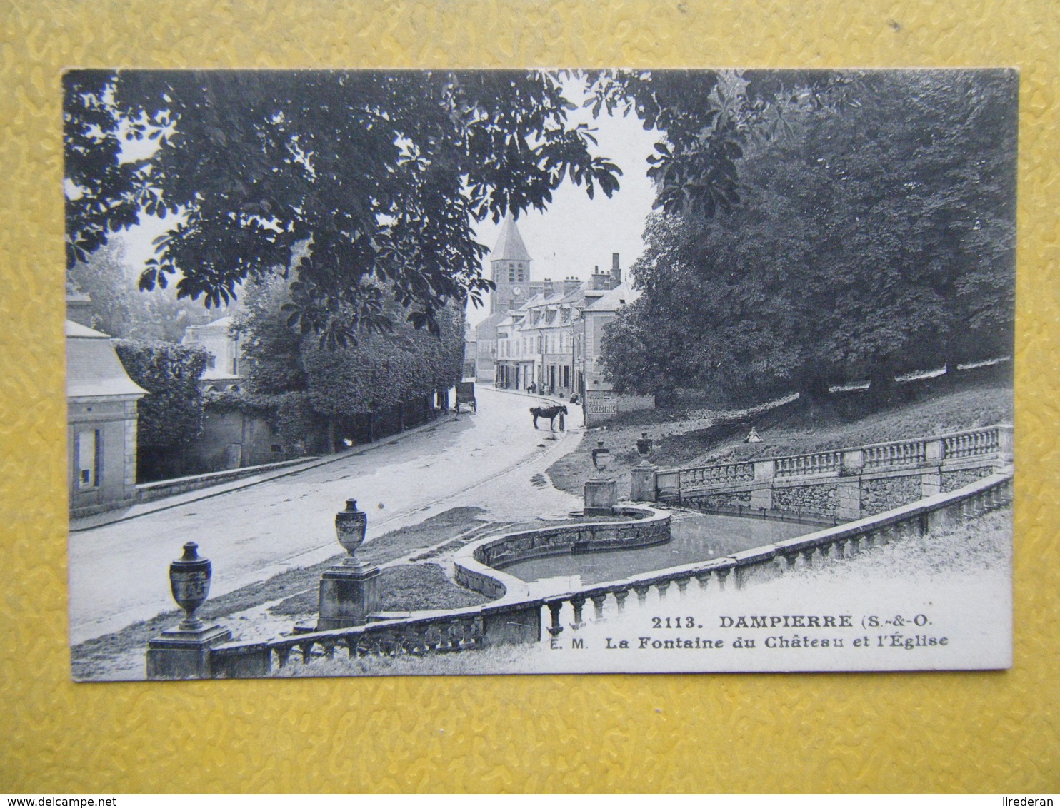 DAMPIERRE EN YVELINES. La Fontaine Du Château Et L'Eglise. - Dampierre En Yvelines