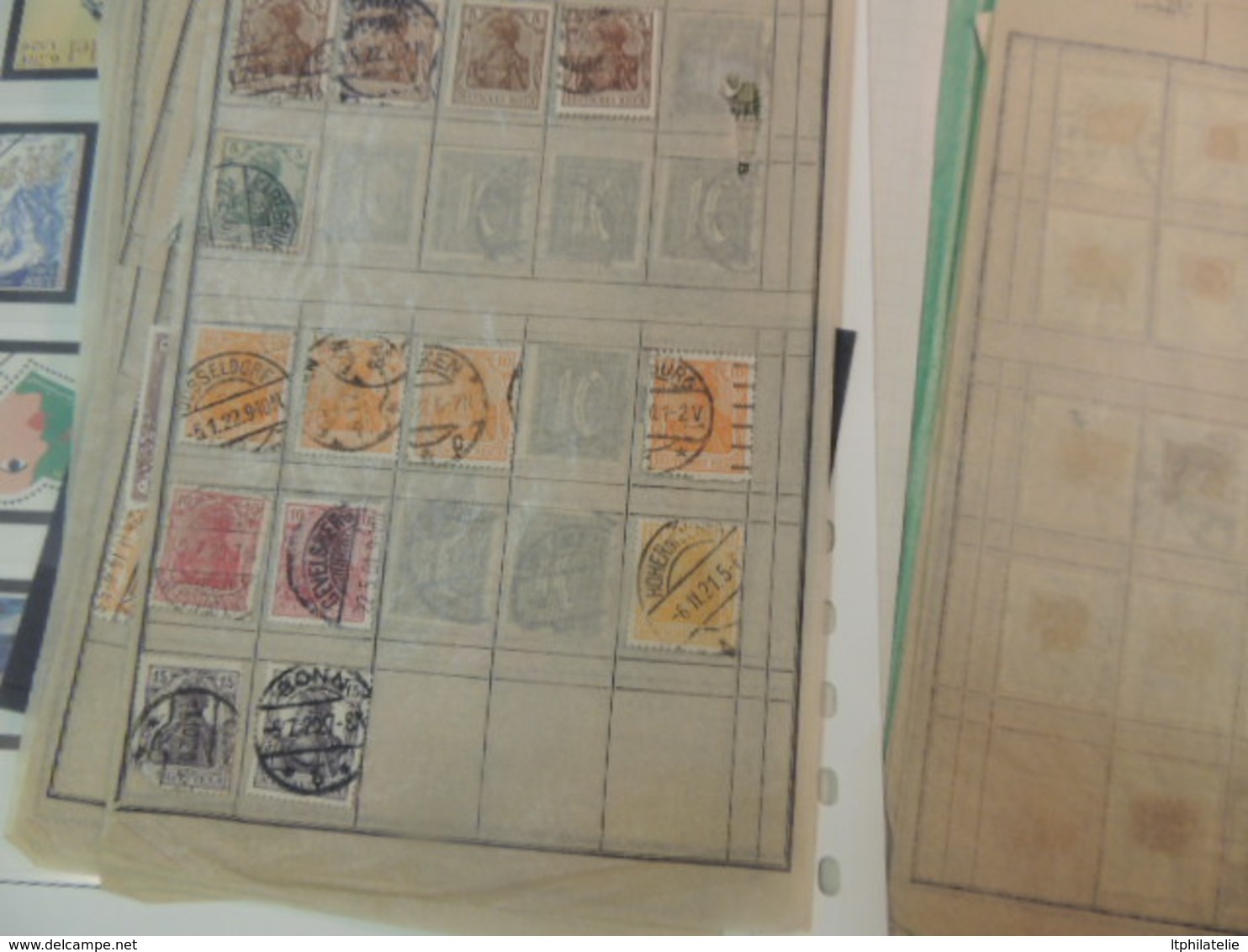 AFFAIRE  GROS CARTON DIRECT DU COLLECTIONNEUR  A EXAMINER UN PEU DE TOUT  TIMBRES CARTES  DIVERS VOIR PHOTOS