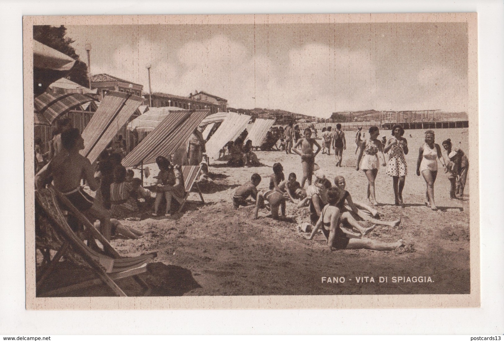 J-335 Fano Italy Vita Di Spiaggia Beach Scene Vintage Postcard - Other & Unclassified