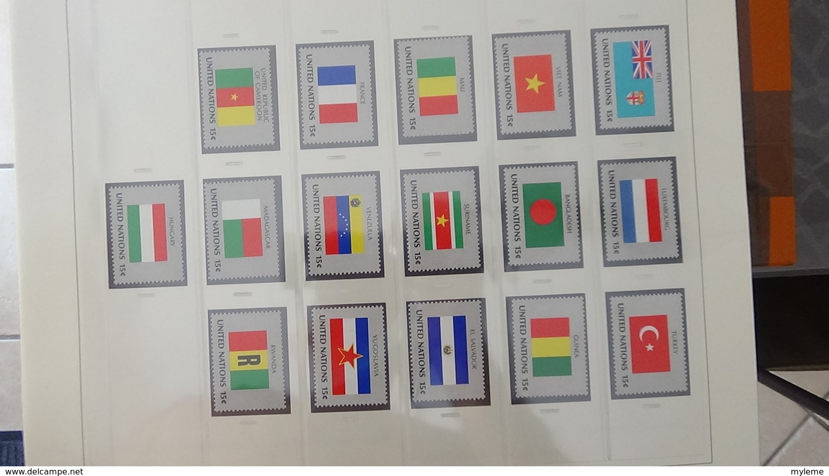 Grosse Collection Nations Unies En SAFE Avec étui Série Drapeaux En Blocs Et Timbres ** Complet.. A Saisir !!! - Collections (with Albums)