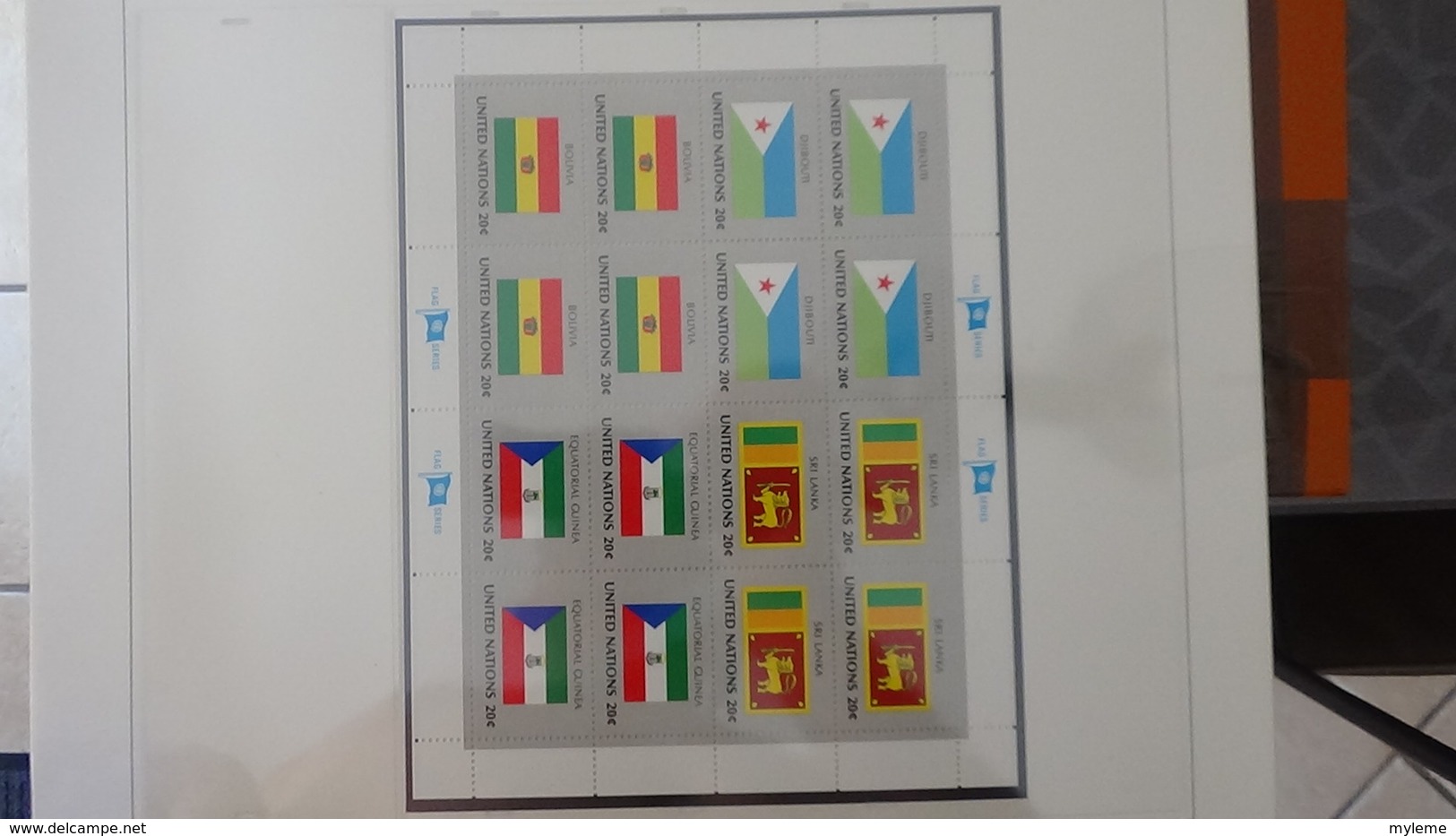 Grosse collection Nations Unies en SAFE avec étui série drapeaux en blocs et timbres ** complet.. A saisir !!!