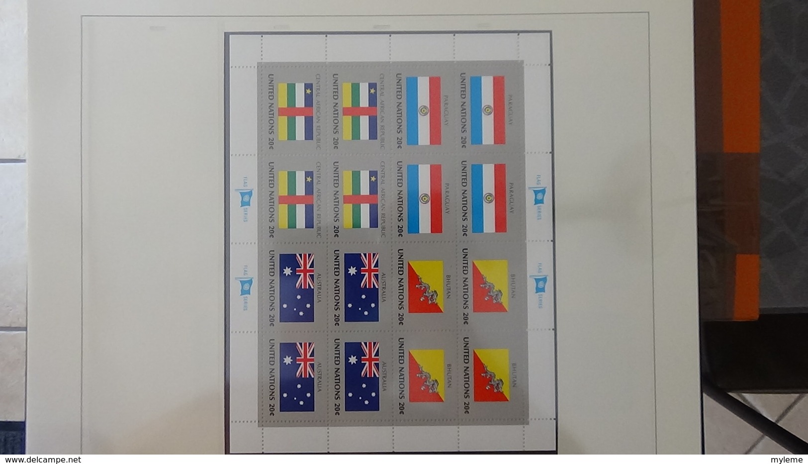 Grosse collection Nations Unies en SAFE avec étui série drapeaux en blocs et timbres ** complet.. A saisir !!!