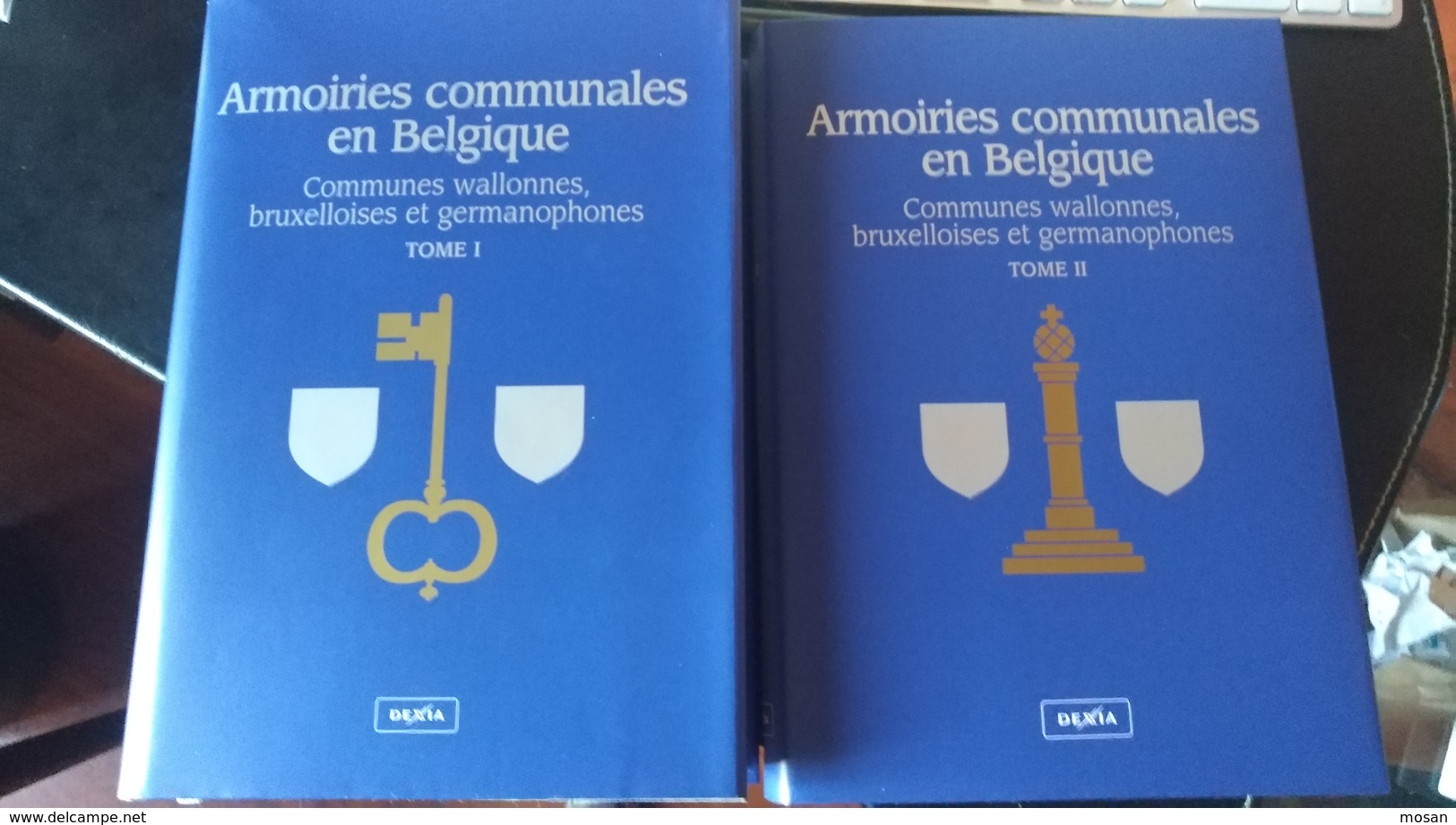 Armoiries Communales En Belgique. Communes Wallonnes, Bruxelloises Et Germanophones. Deux Tomes. Blason.. Régionalisme - Belgique