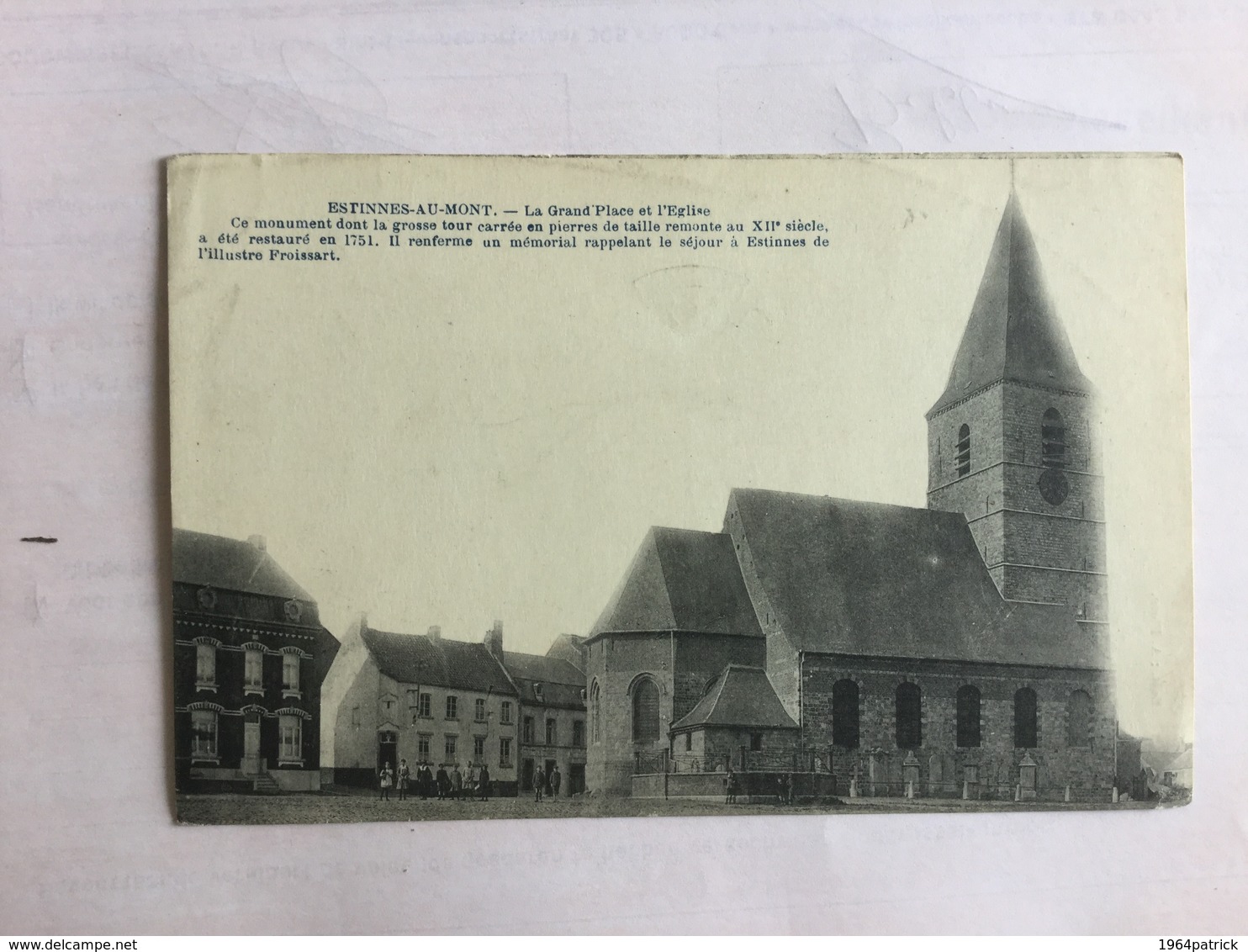 ESTINNES AU MONT    LA GRAND PLACE ET L'EGLISE - Estinnes