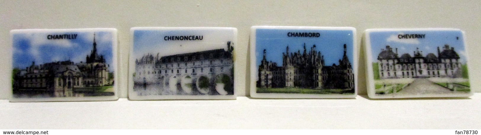 Fèves Brillantes Plates X 4 - Châteaux De La Loire - Chantilly, Chenonceau, Chambord Et Cheverny - Région