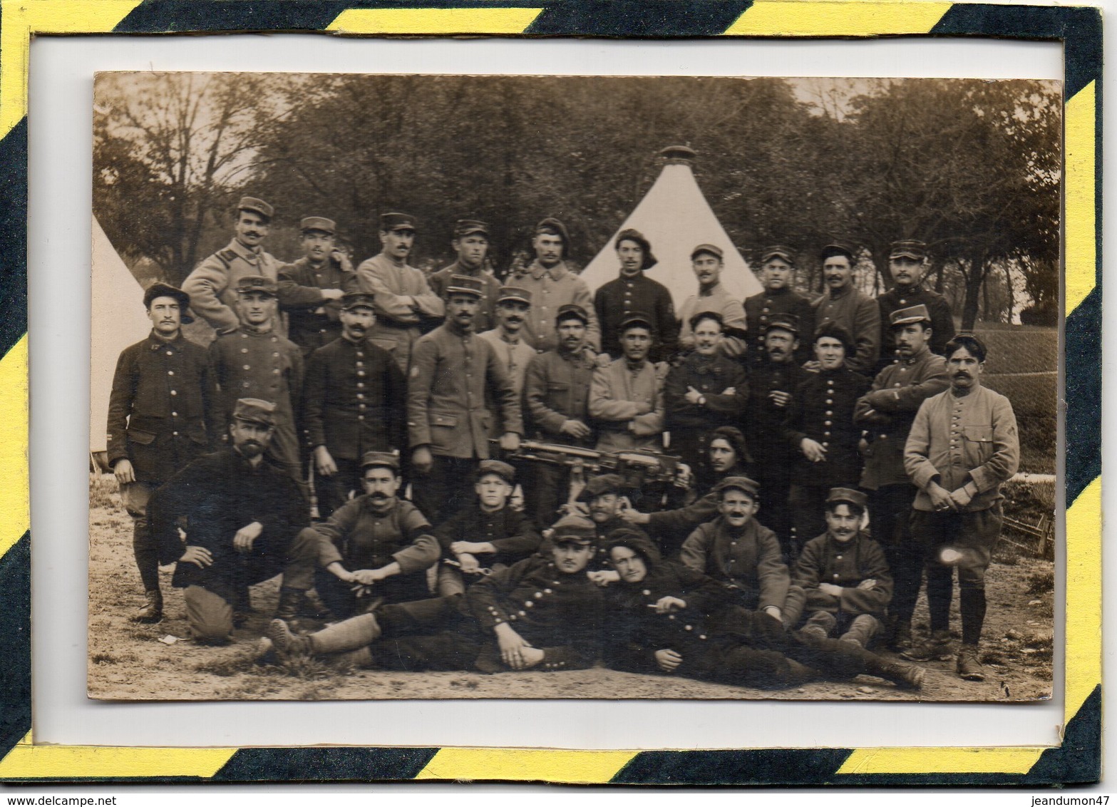 VERITABLE CARTE PHOTO. - . REGIMENT DE CHASSEURS ALPINS. CARTE SIGNEE PAR HENRI TAILLANDIER - Regimientos