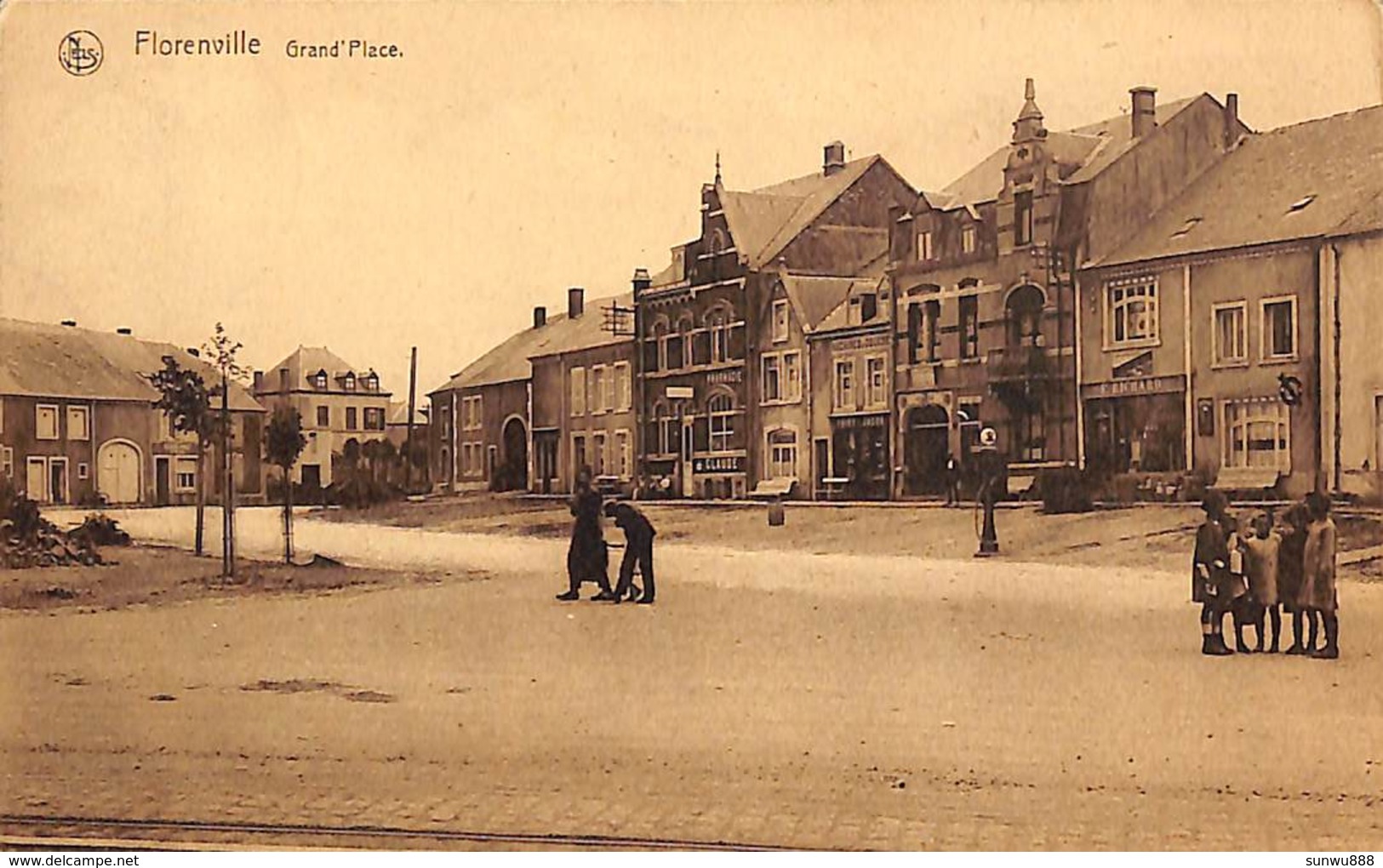 Florenville  Grand'PLace (animée, Pharmacie, Pompe à Essence..1926) - Florenville