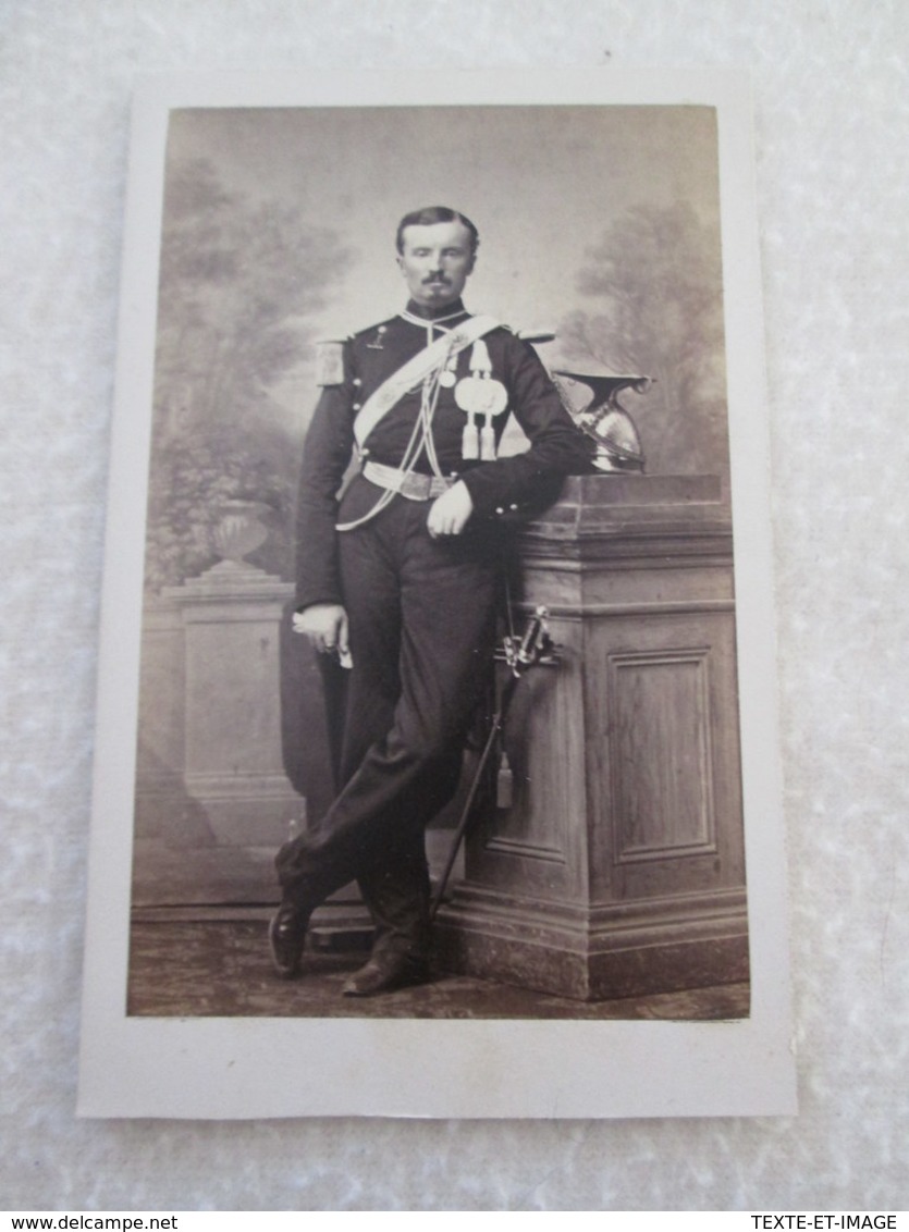 PHOTOGRAPHIE CDV - Officier Accoudé Cavalerie Second Empire [cliché DURAND LYON Circa 1862] - Ancianas (antes De 1900)