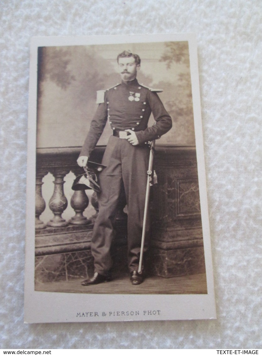 PHOTOGRAPHIE CDV - Officier Cavalerie Impériale [cliché MAYER PARIS Circa 1862] - Ancianas (antes De 1900)