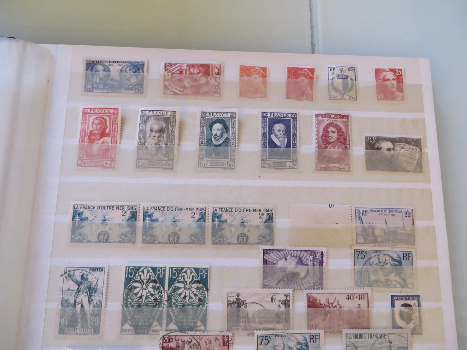 1 classeur majorité timbres de FRANCE,tous etats ,à VOIR ET ETUDIER