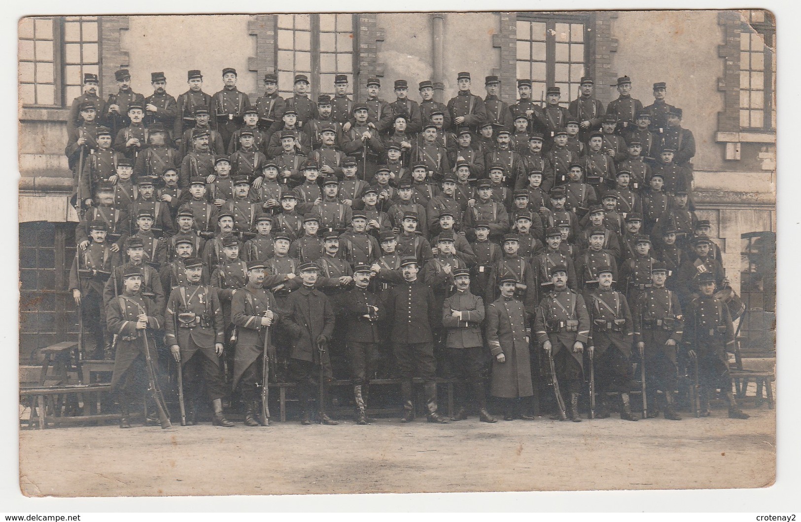 Carte Photo Groupe De Militaires Au Dos Il Est écrit 12ème Compagnie Mais Sur Les Cols 02 Ou 82 ? - Regimientos