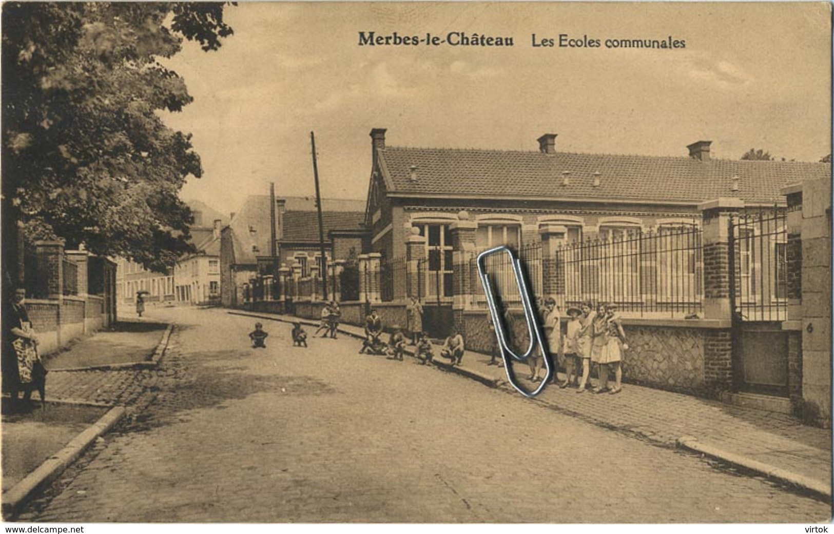 Merbes-Le-Chateau :  Les Ecoles Communales  ( Ecrit 1926 Avec Timbre ) - Merbes-le-Chateau