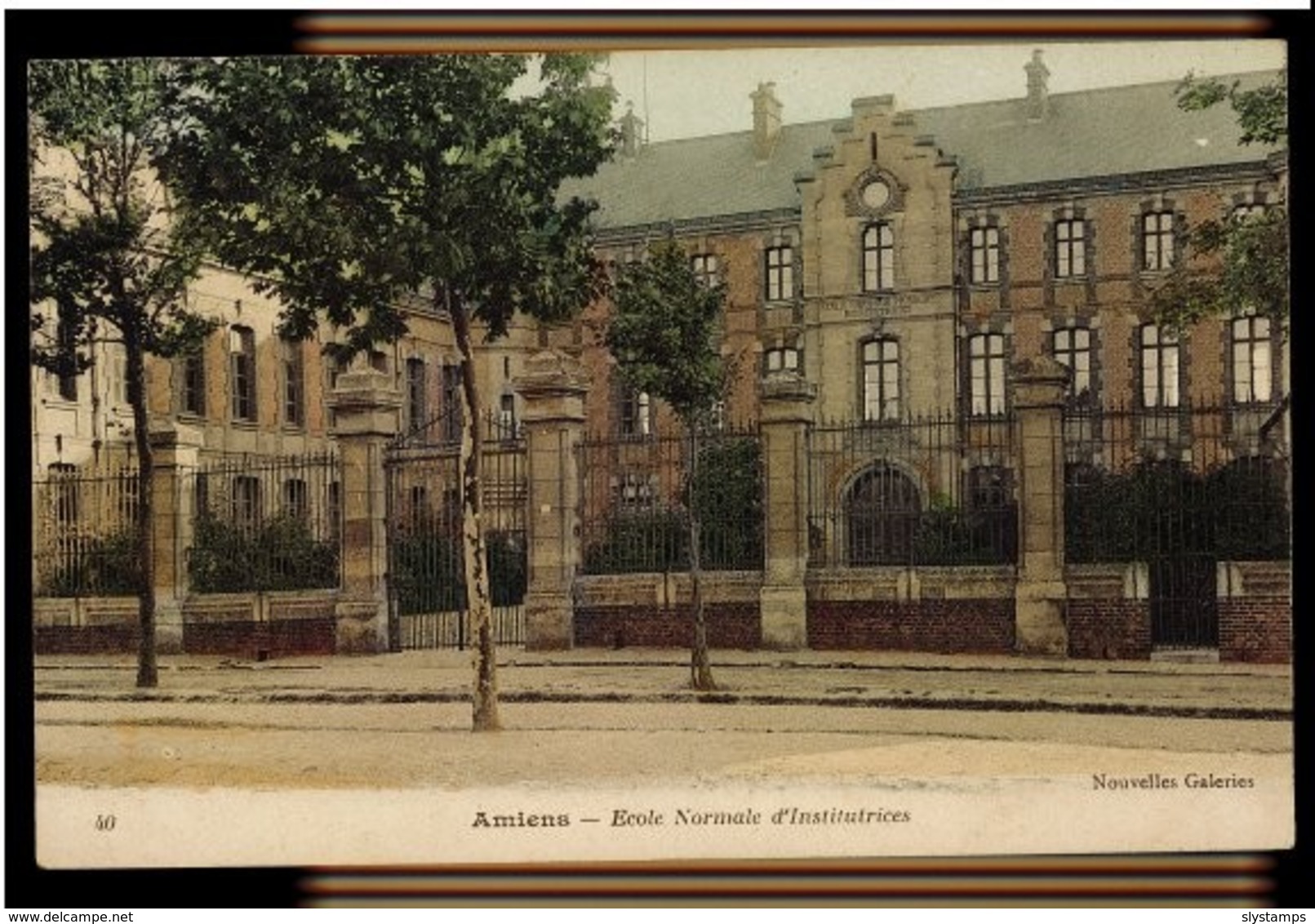 CPA 80 AMIENS N°40 ECOLE NORMALE D'INSTITUTRICES COLORISEE NOUVELLES GALERIES - Amiens