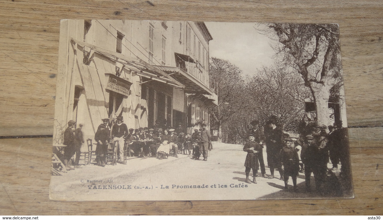 VALENSOLE : La Promenade Et Les Cafés  …... … MY-3212 - Autres & Non Classés