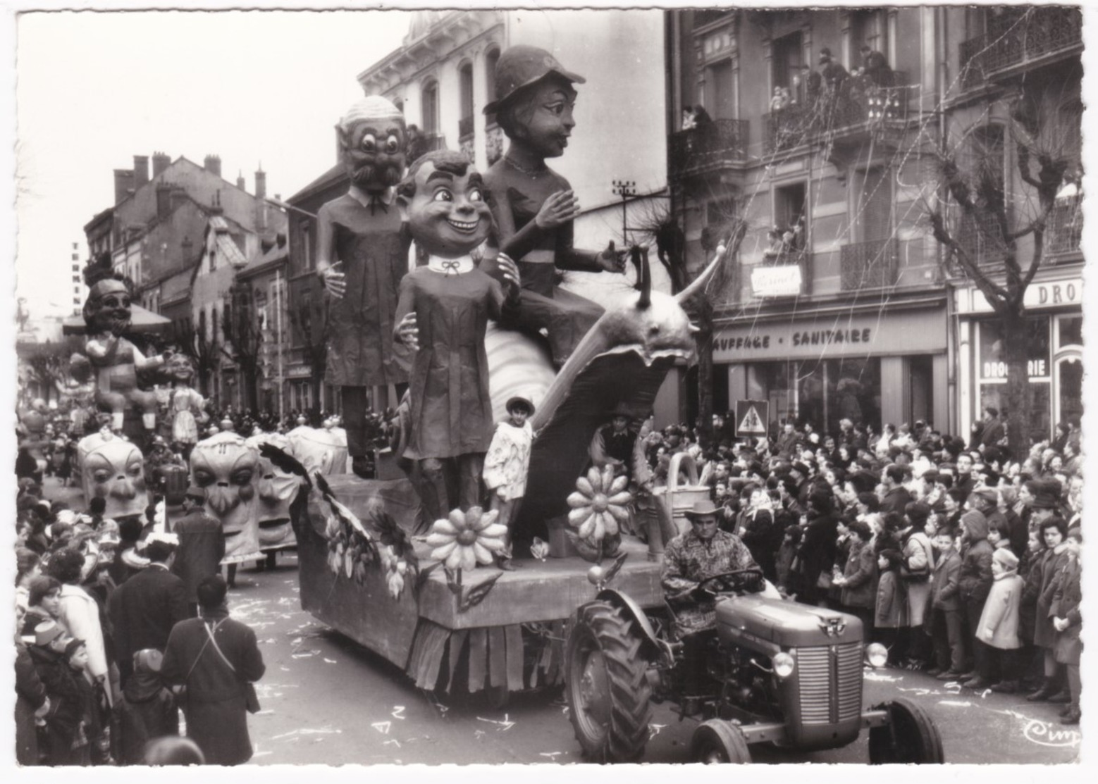 71  Saône Et Loire - CHALON-sur-SAÔNE -  Carnaval - Char - Cpsm - Carnaval