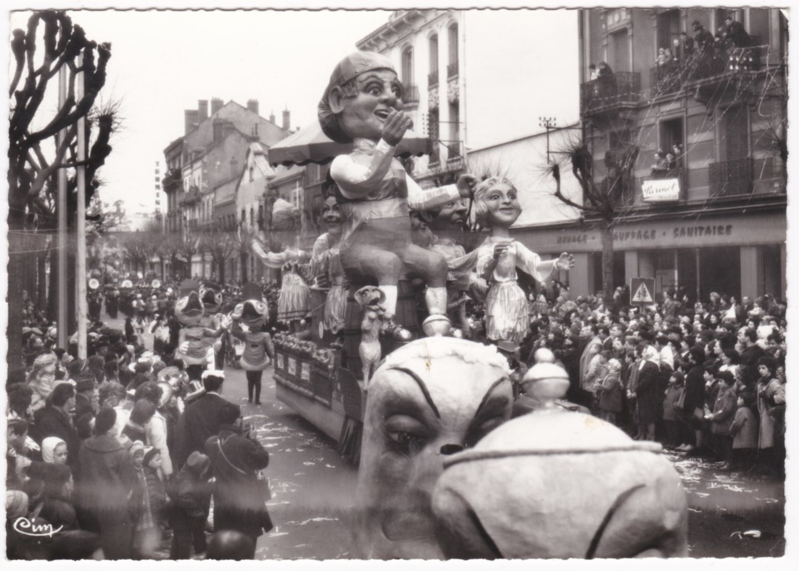 71  Saône Et Loire - CHALON-sur-SAÔNE -  Carnaval - Char - Cpsm - Carnaval