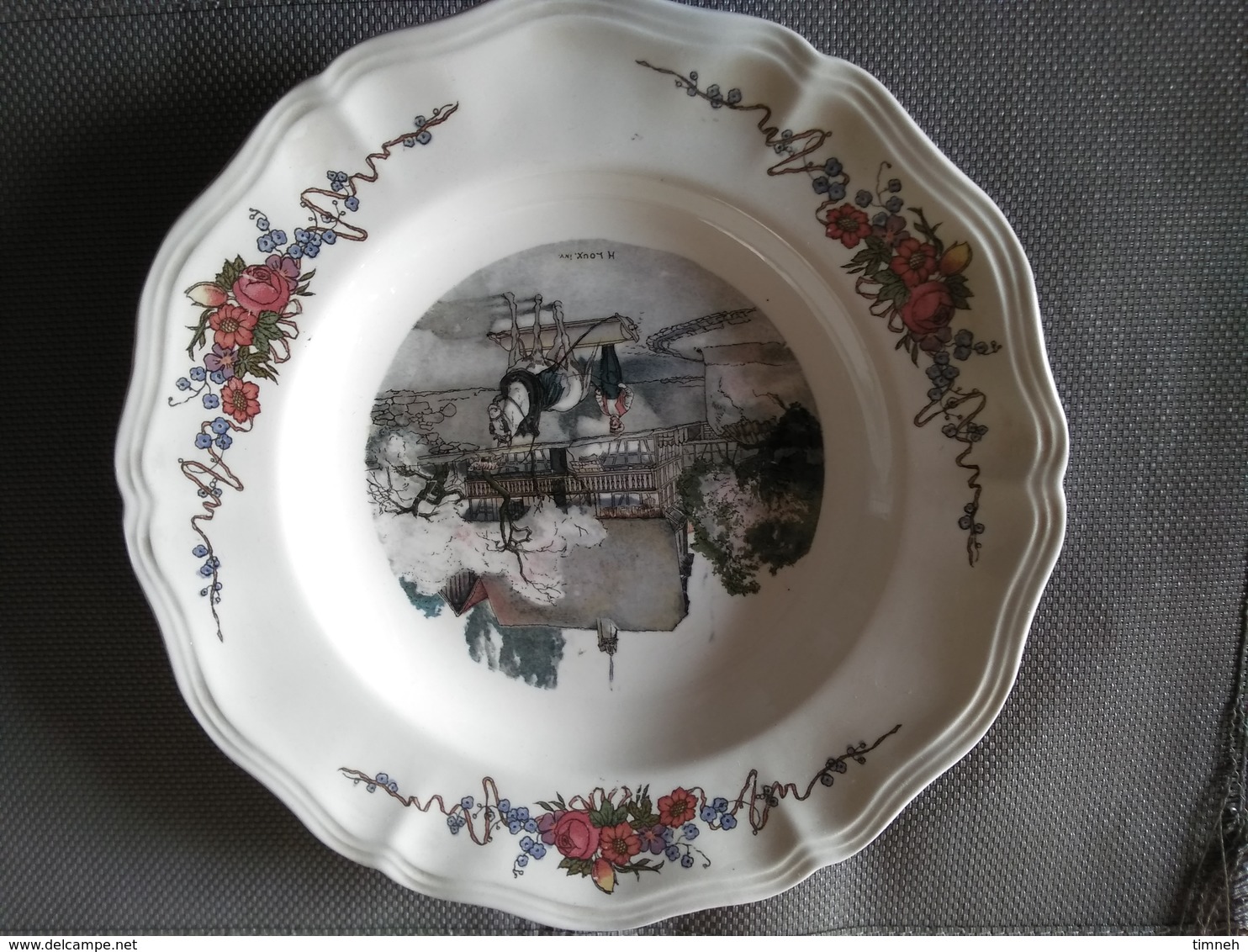 HENRI LOUX - SARREGUEMINES OBERNAI ALSACE - ASSIETTE CREUSE SOUPE - ATTELAGE AU VILLAGE - CHEVAL (petit éclat Dos) - Sarreguemines (FRA)