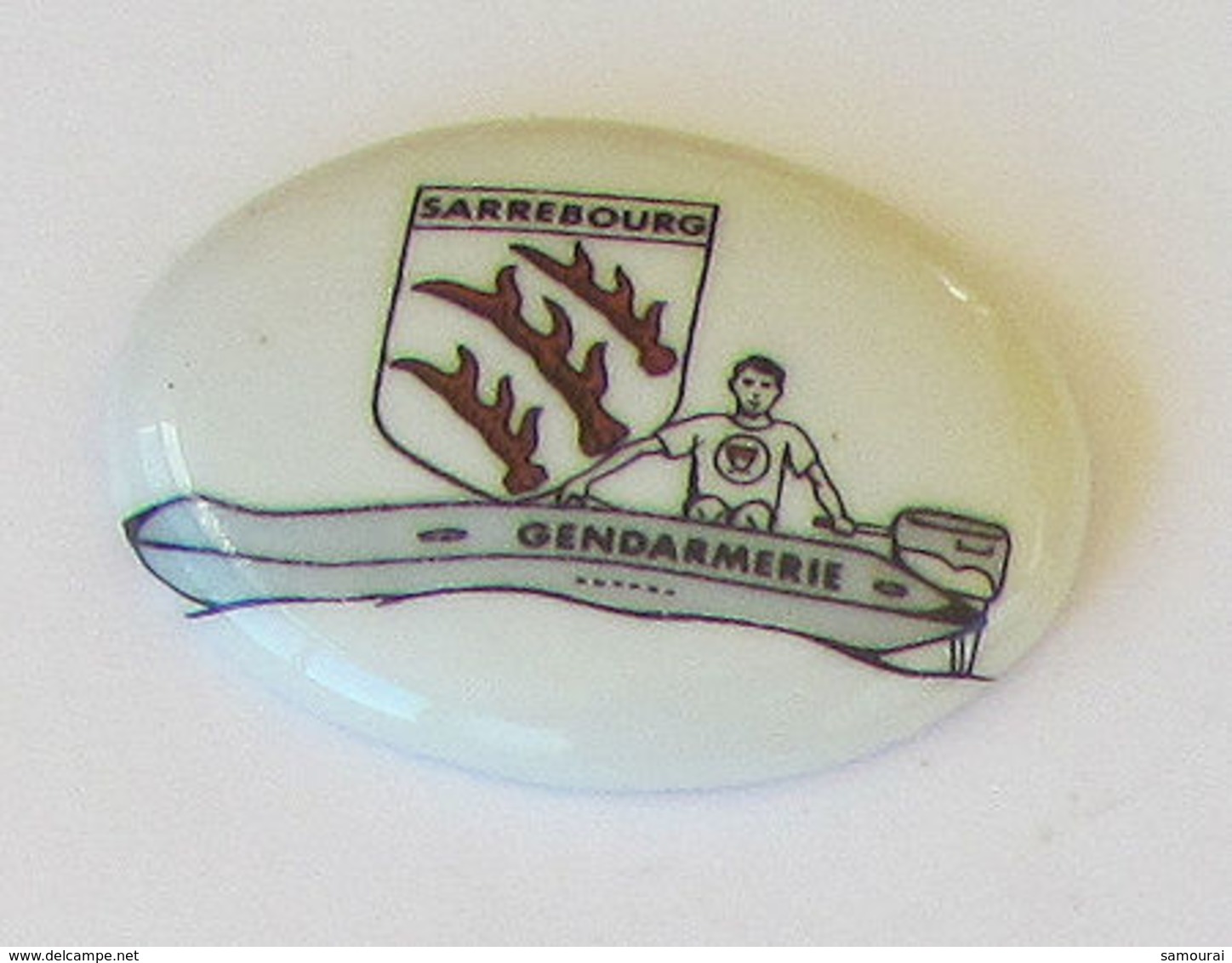 1 Pin's GENDARMERIE FLUVIALE DE SARREBOURG En PORCELAINE - Army