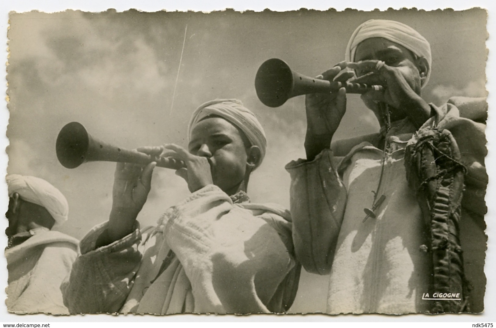 MAROC : SCENES & TYPES - JOUEURS D'AITA / MOROCCO - MUSICIANS / ADDRESS - LONDON, STEWART'S GROVE - Music And Musicians