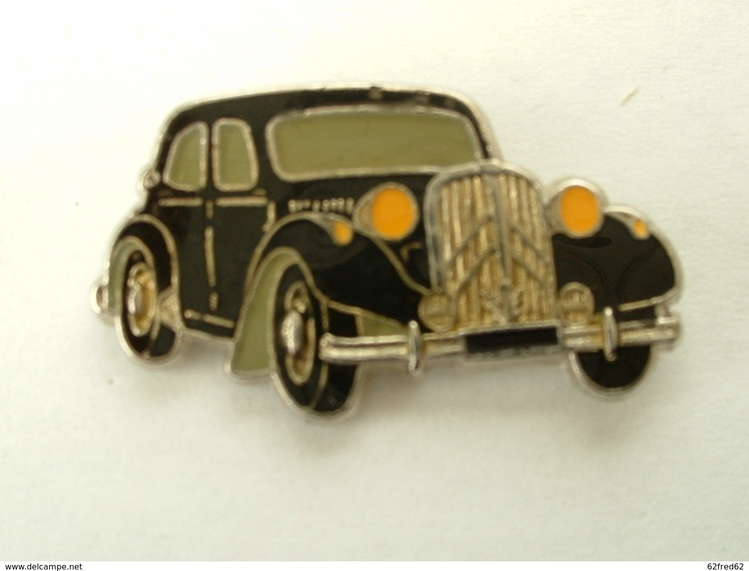 PIN'S CITROËN - TRACTION - SIGNE CORNER COINDEROUX - Citroën