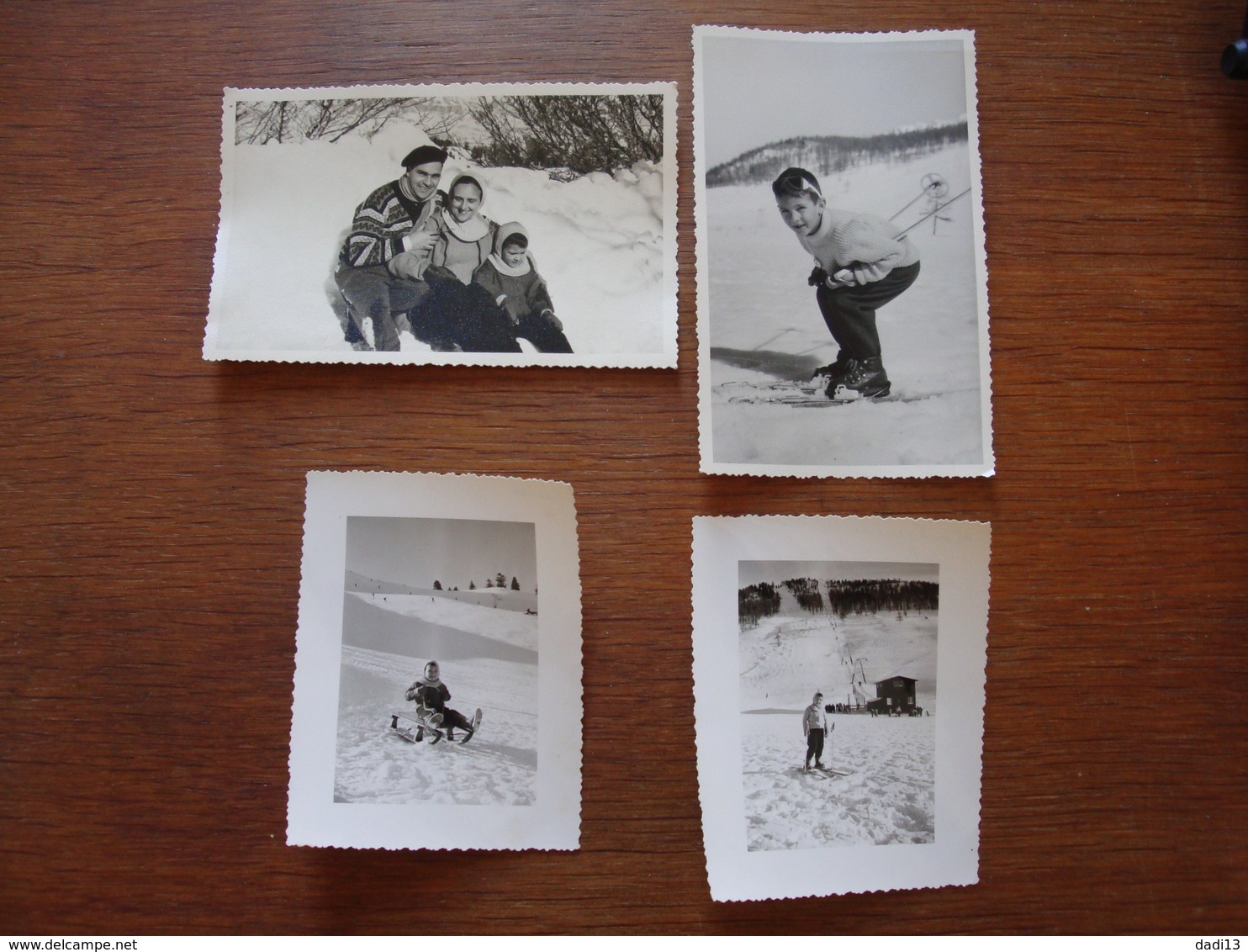 4 Photos D'un Enfant Faisant Du Ski, Luge Dans Les Alpes (Céüse, Montgenèvre, Col Bayard) Et Ses Parents - 1958 - Personnes Anonymes