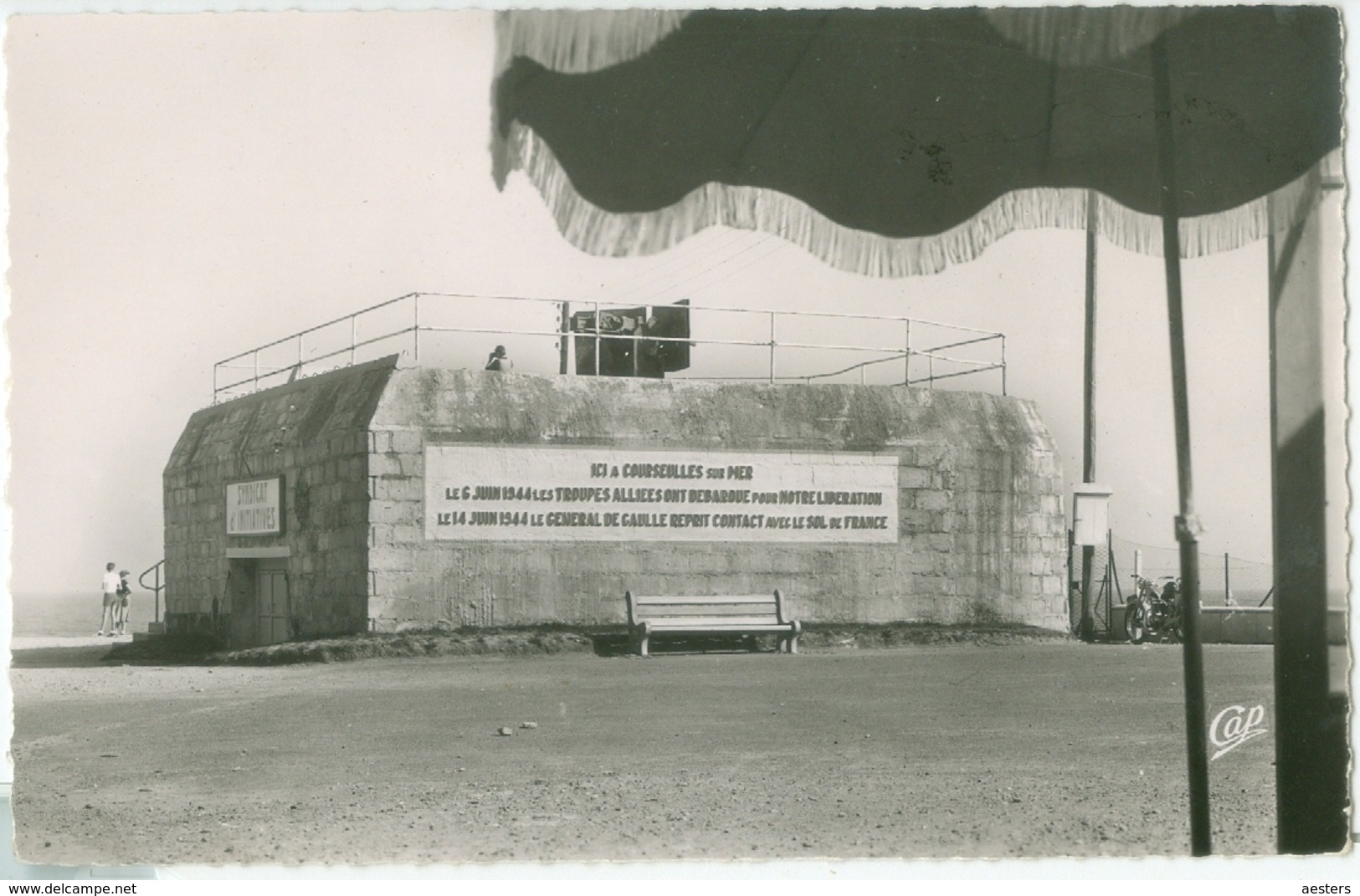 Courseulles-sur-Mer; Le Blockhaus Et La Plaque Commémorative Du Débarquement - Non Voyagé. (CAP - Paris) - Courseulles-sur-Mer