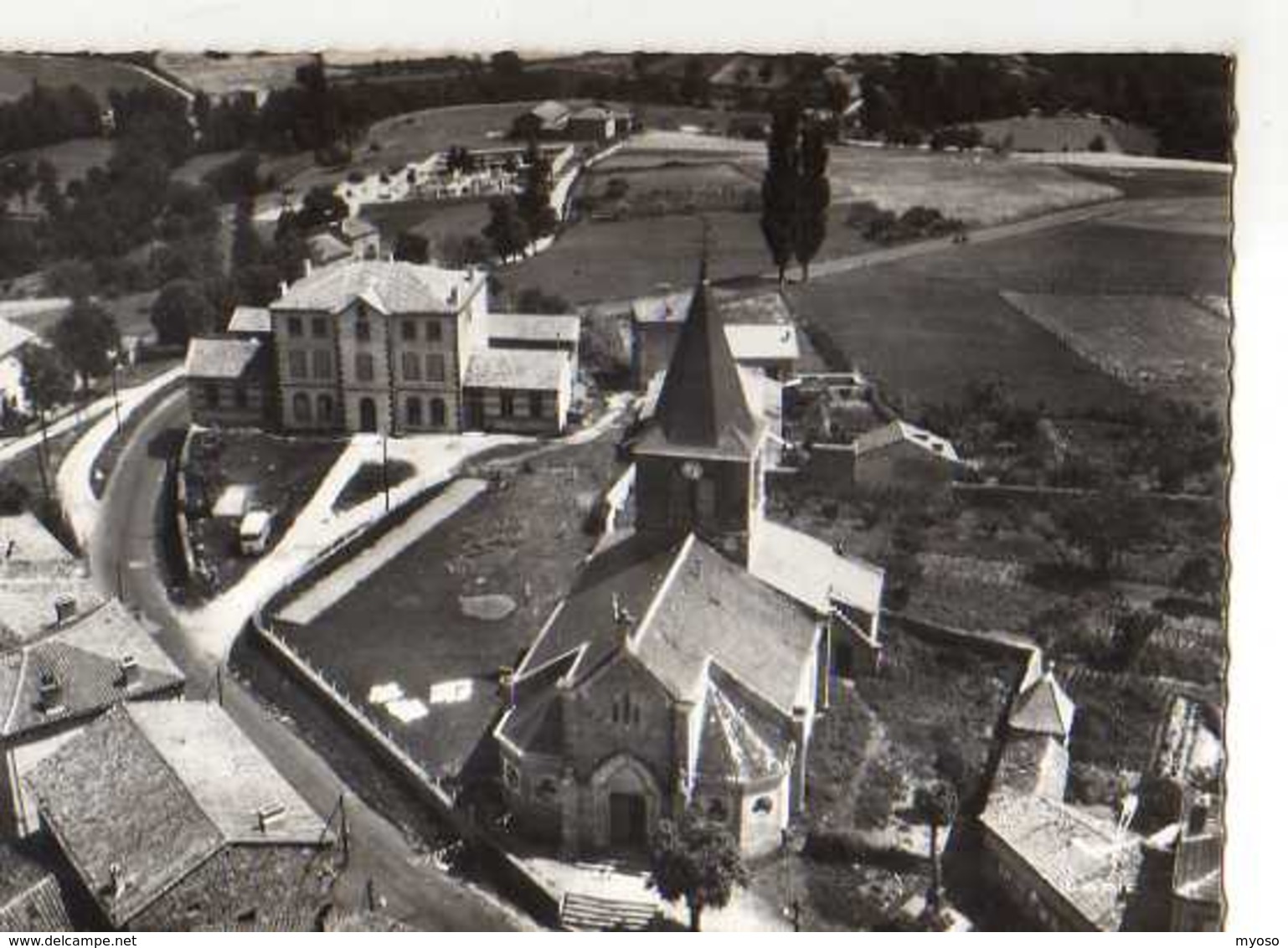 42  En Avion Au Dessus De ST JEAN SOLEYMIEUX L'Ecole Et L'Eglise - Saint Jean Soleymieux