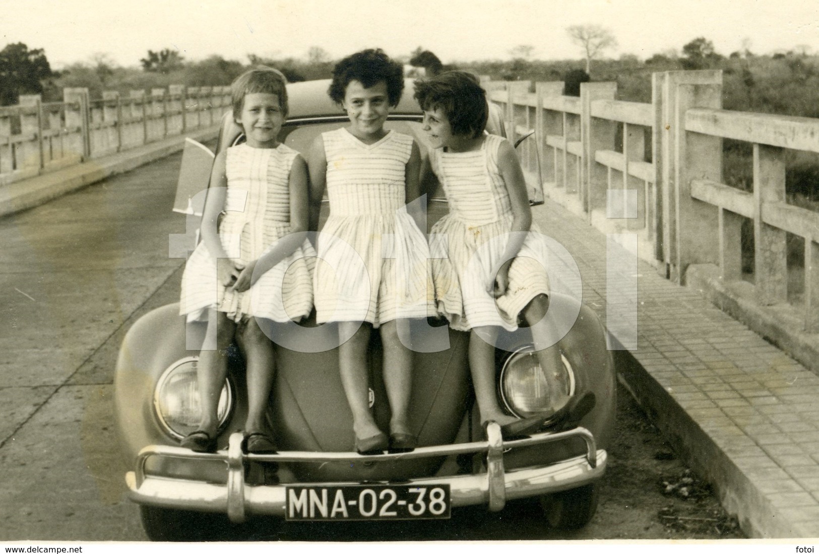 1961 ORIGINAL AMATEUR PHOTO FOTO VW VOLKSWAGEN BEETLE NAMPULA MOÇAMBIQUE MOZAMBIQUE AFRICA AFRIQUE - Automobili