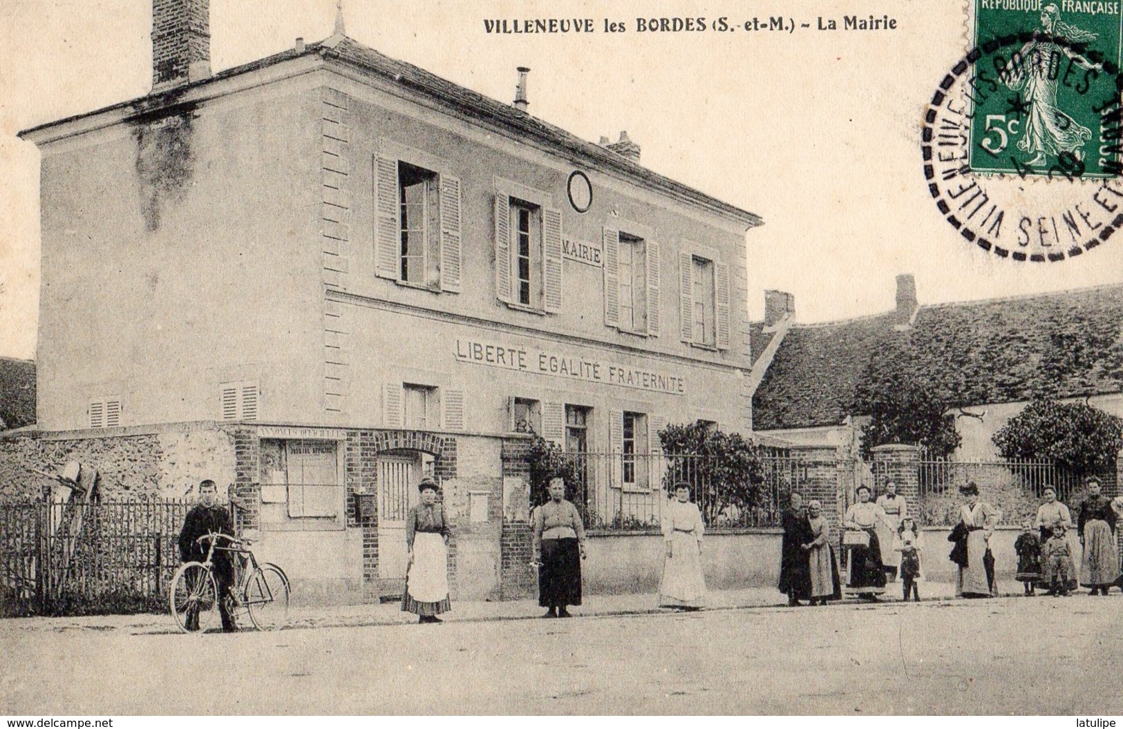 Villeneuve-les-Bordes  77   La Mairie  Et La Rue Tres Tres Animée - Other & Unclassified