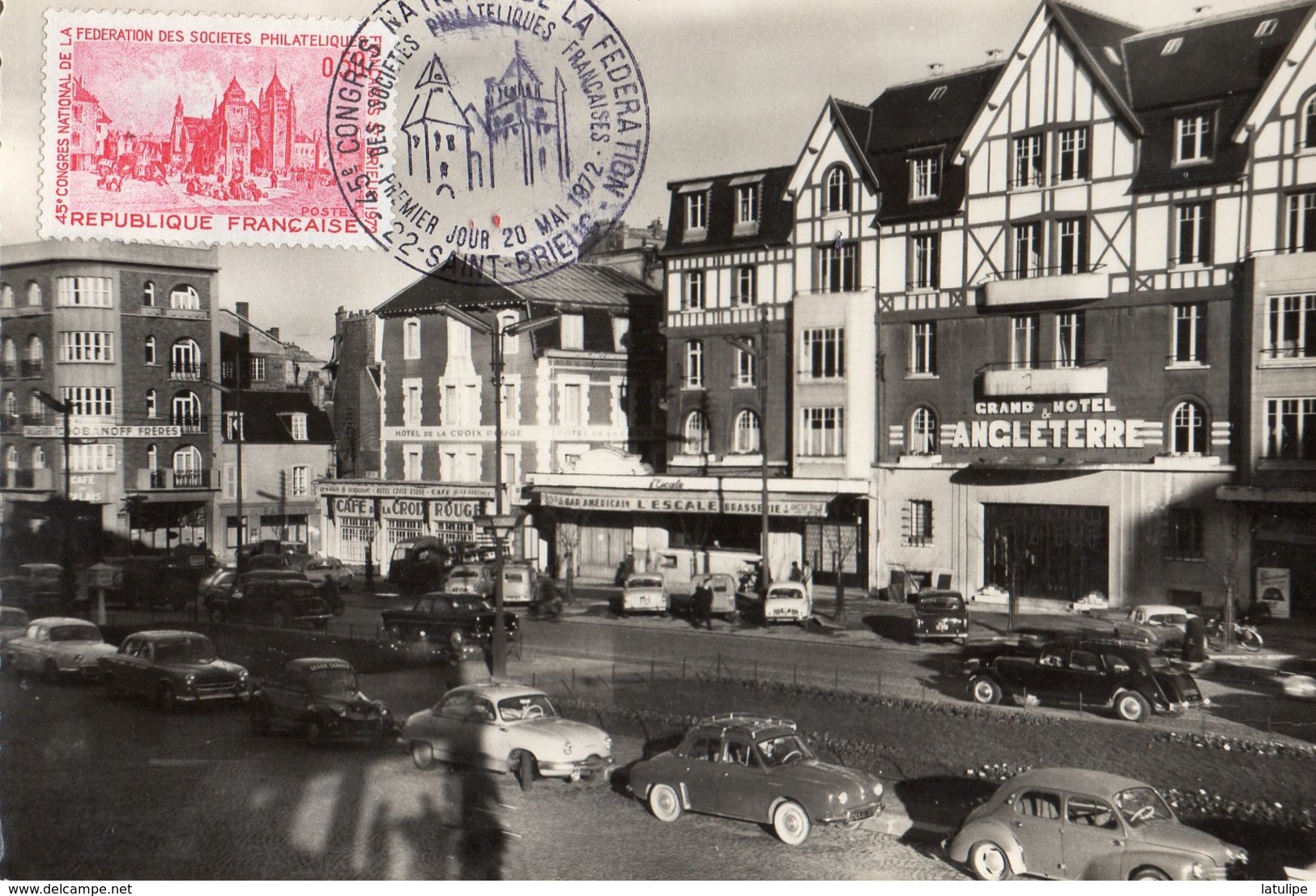 Saint-Brieuc  22   La Place Duguesclin Tres Tres Animée-Nombreuse Voitures( Premier Jour C N F Du 20 Mai 1972 - Saint-Brieuc